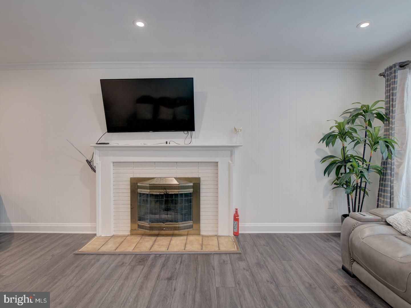 VALLEYBROOK - Residential Lease