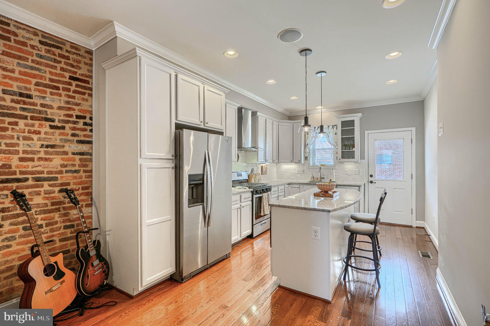 LOCUST POINT - Residential