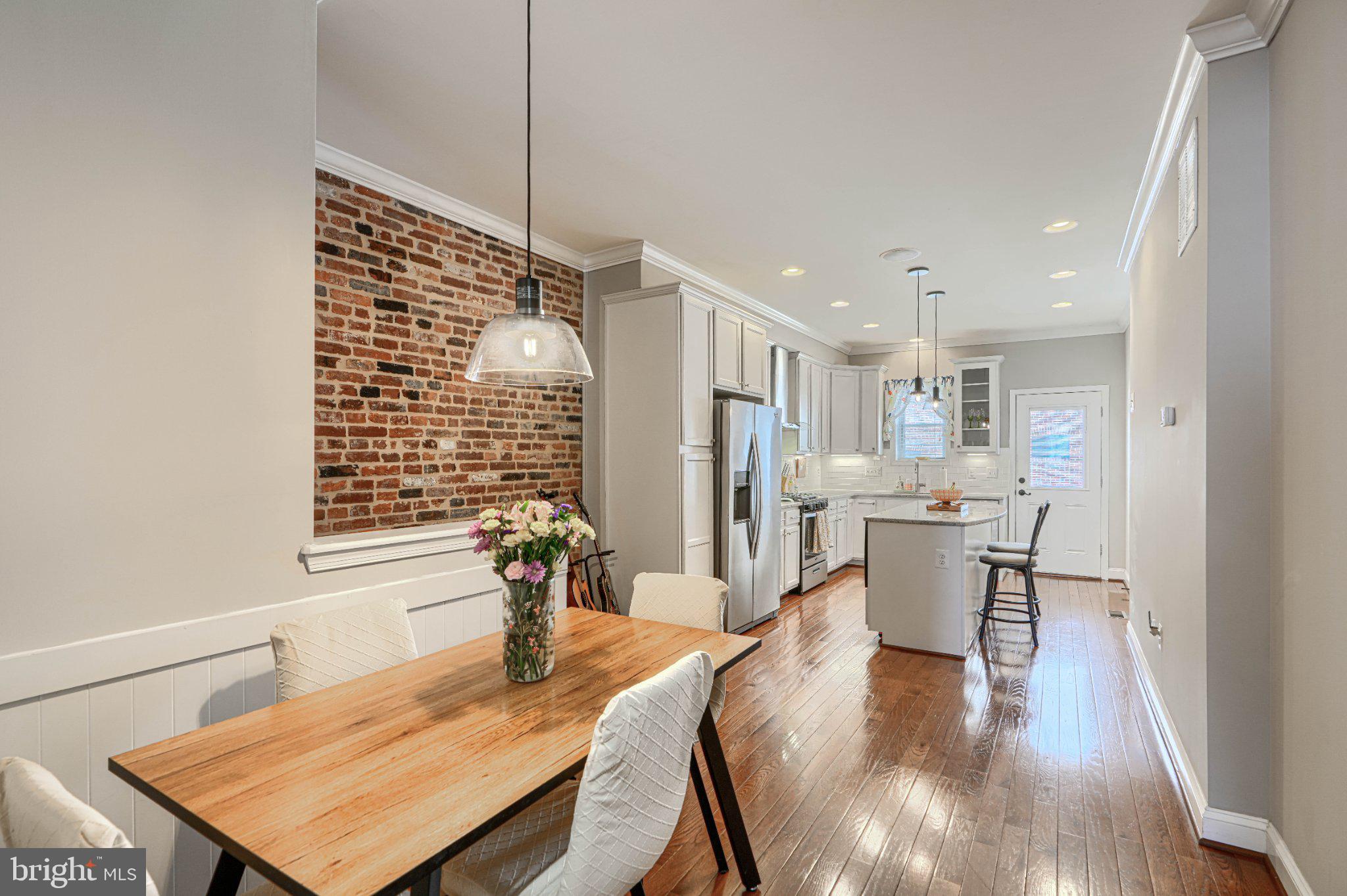 LOCUST POINT - Residential