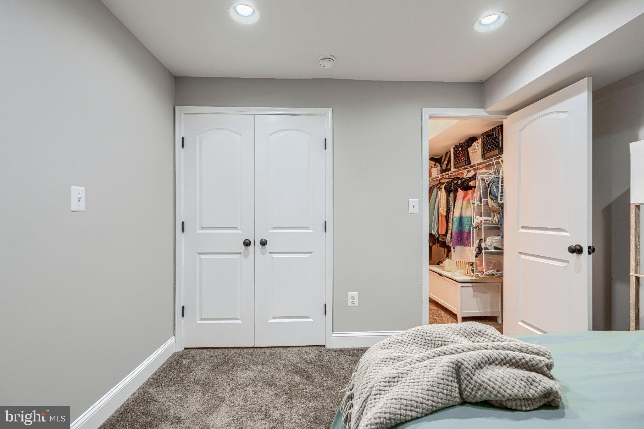 LOCUST POINT - Residential