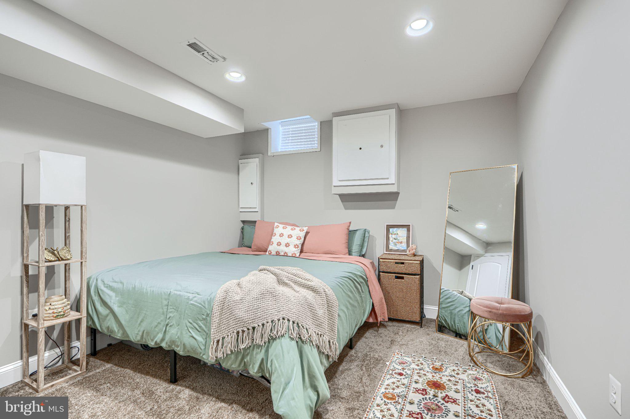 LOCUST POINT - Residential