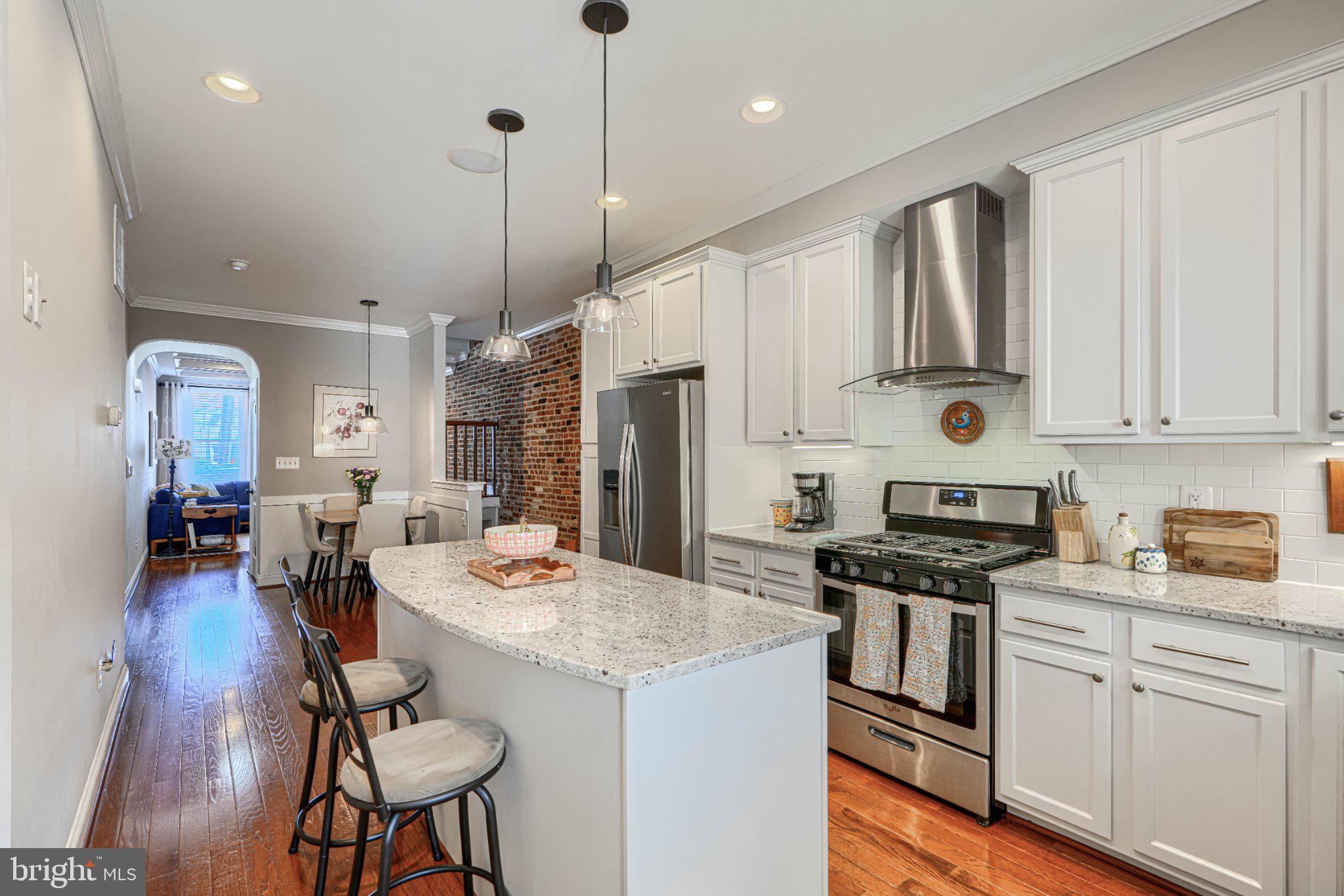 LOCUST POINT - Residential