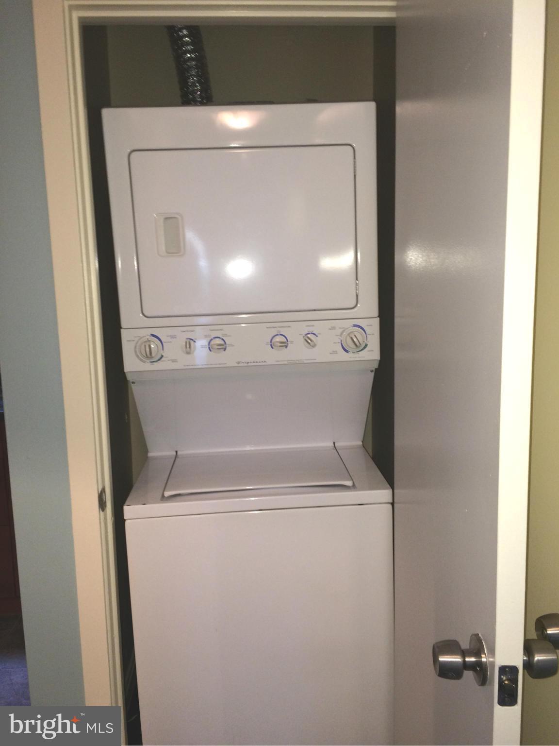 BRISTOL SQUARE - Residential Lease