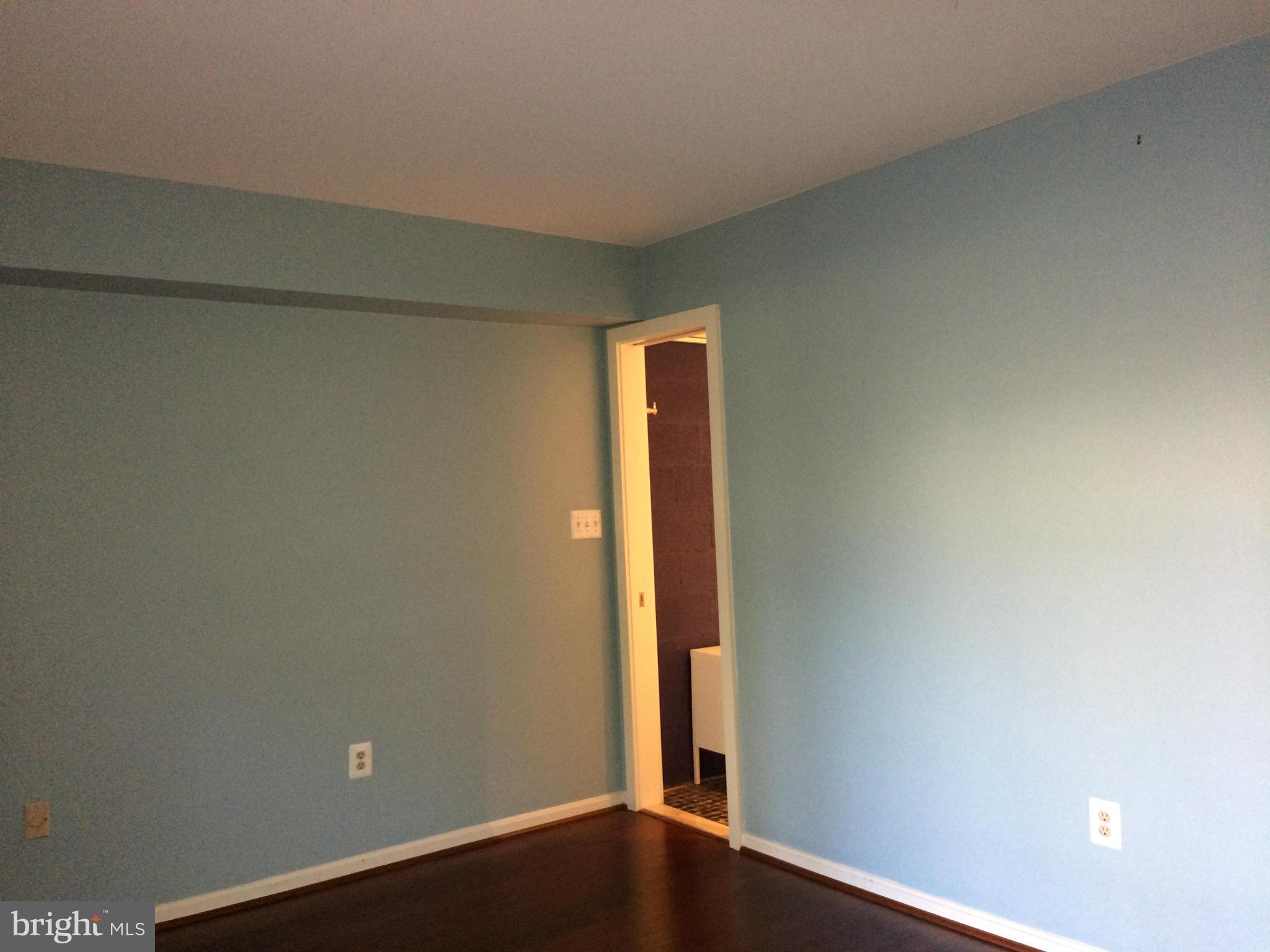 BRISTOL SQUARE - Residential Lease