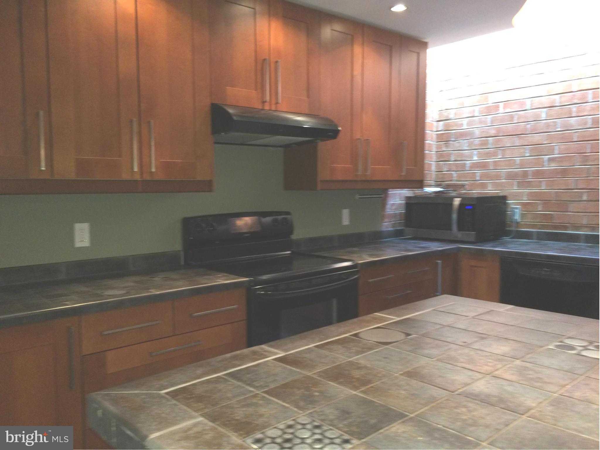 BRISTOL SQUARE - Residential Lease