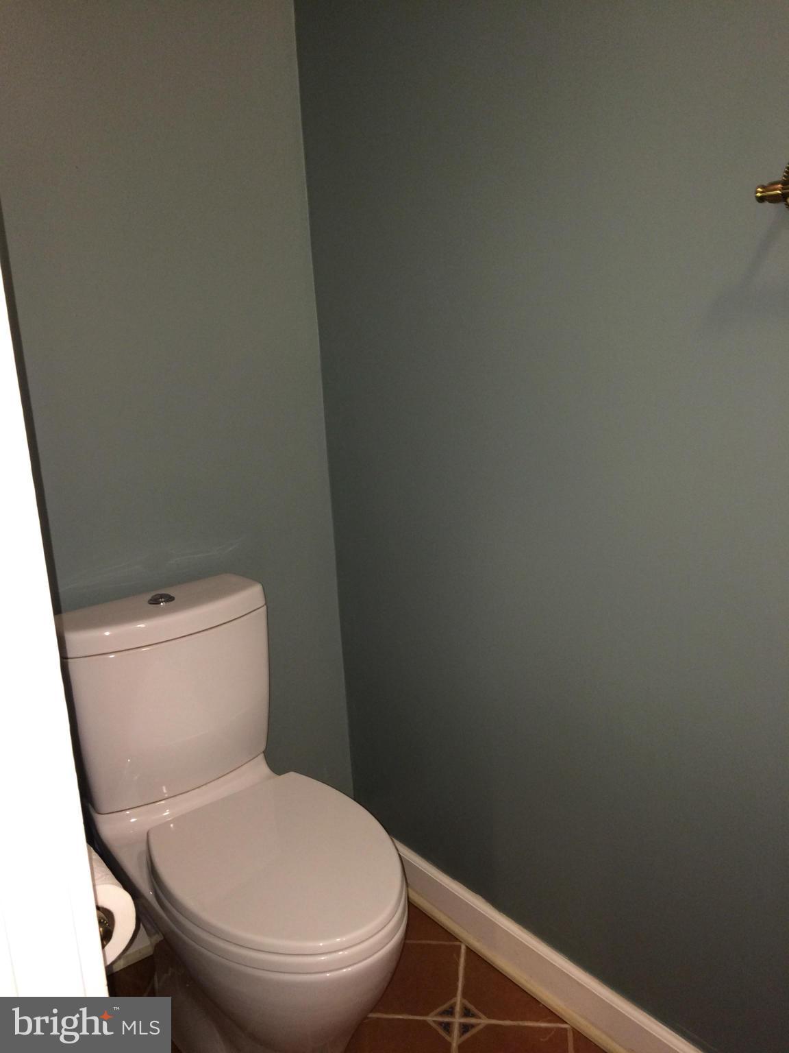 BRISTOL SQUARE - Residential Lease