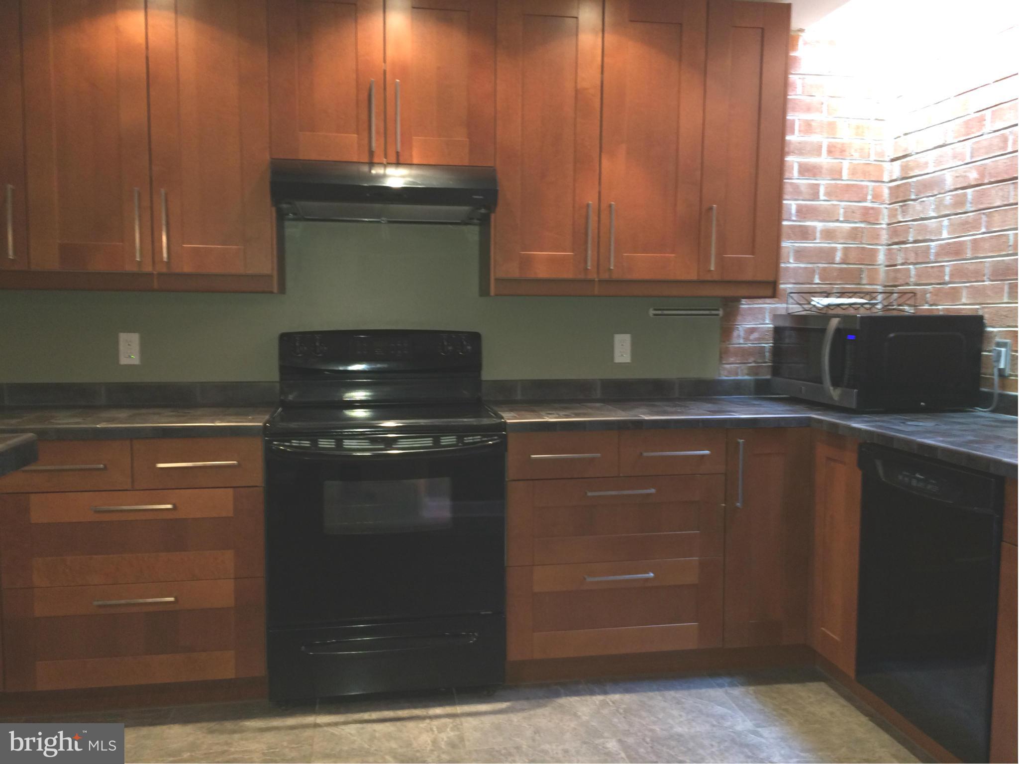 BRISTOL SQUARE - Residential Lease