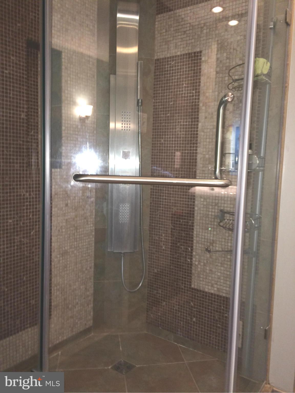 BRISTOL SQUARE - Residential Lease