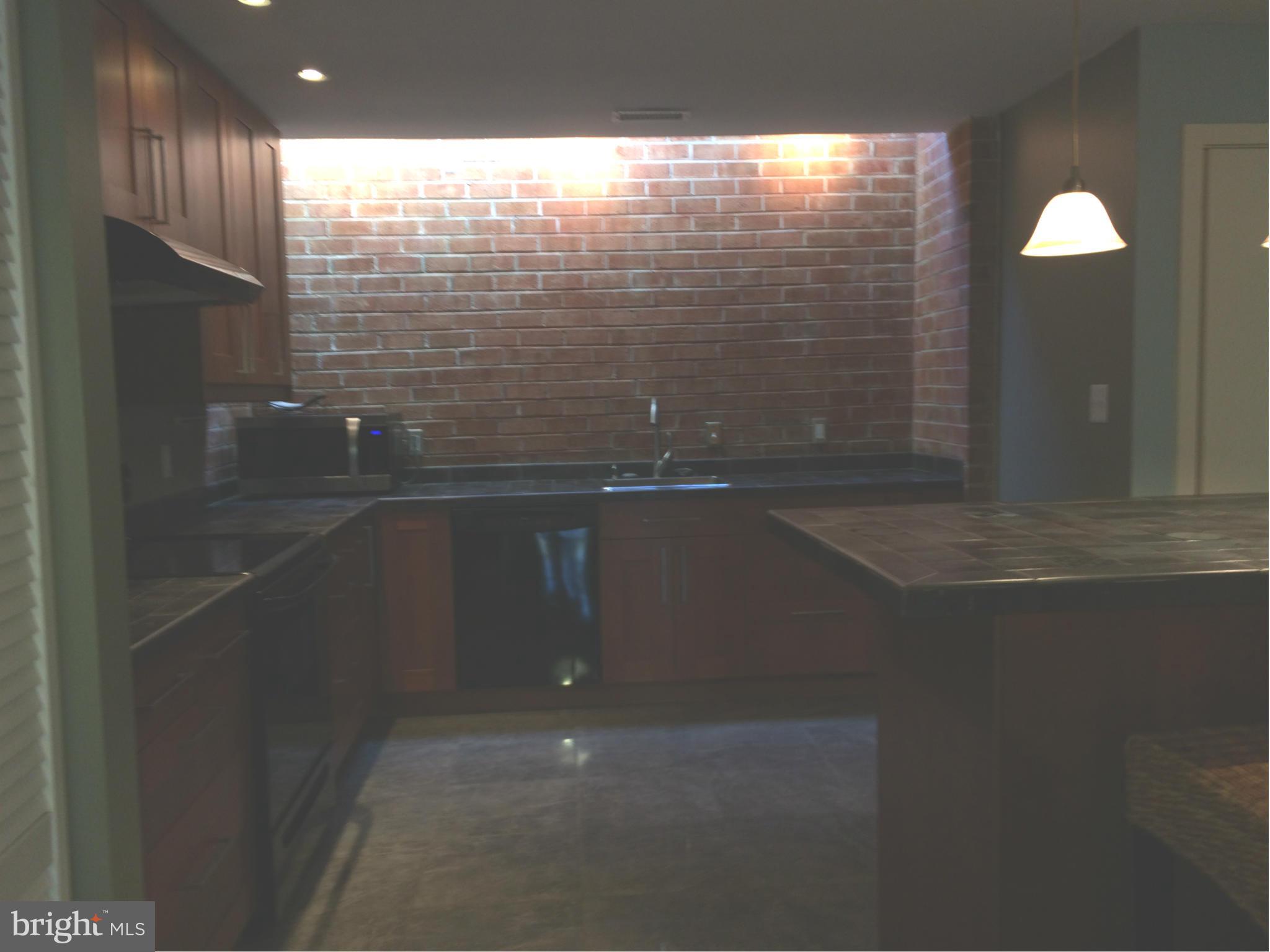 BRISTOL SQUARE - Residential Lease