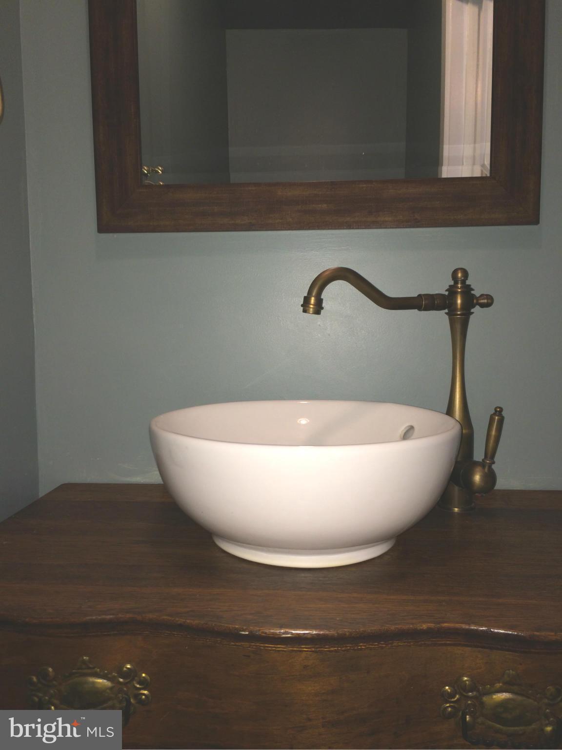 BRISTOL SQUARE - Residential Lease