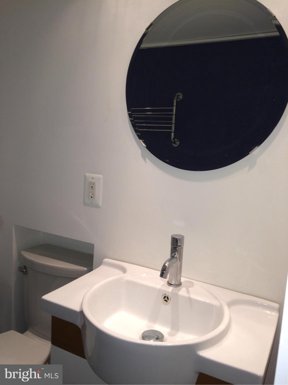 BRISTOL SQUARE - Residential Lease