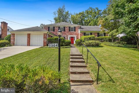 Photo of 7304 Marbury Road, BETHESDA, MD 20817 (MLS # MDMC2197458)
