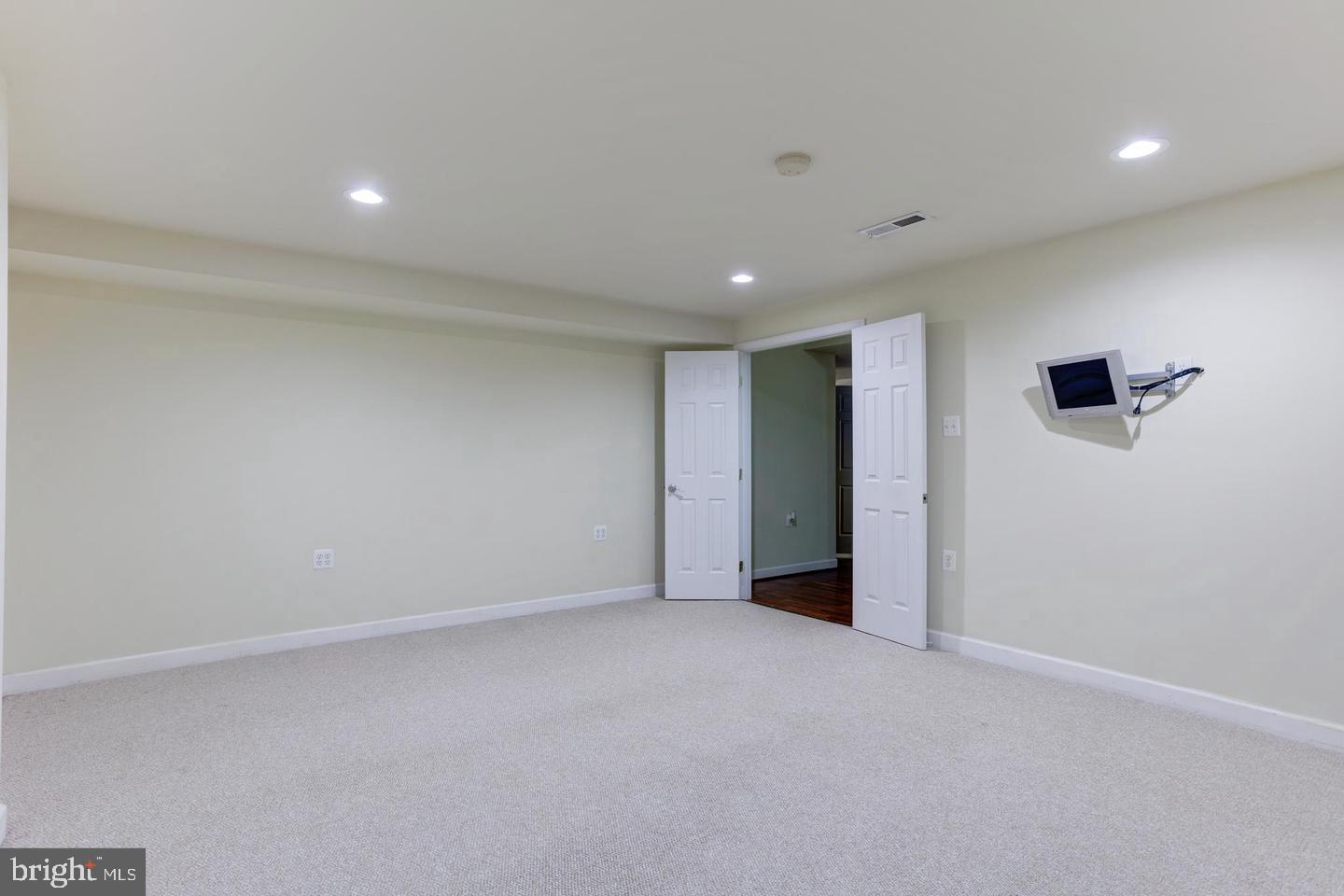 ROSEBROOK - Residential Lease