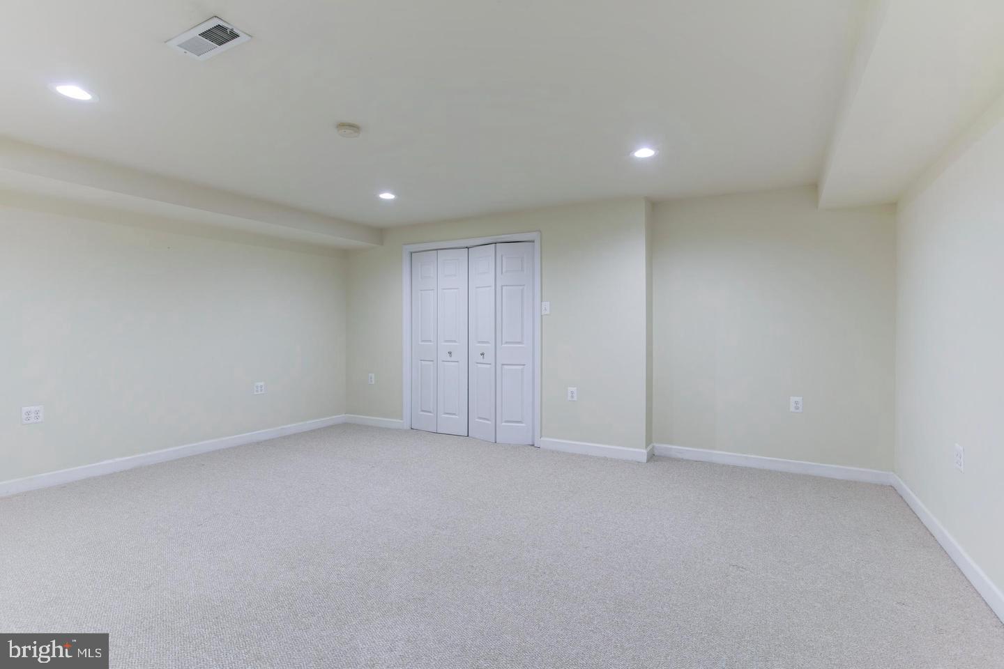 ROSEBROOK - Residential Lease