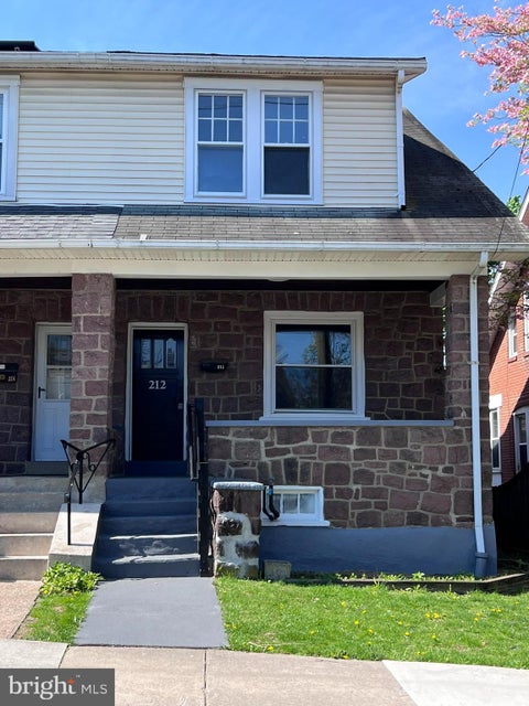 Townhouse For Sale - 212 East Street<br/> POTTSTOWN, PA 19464