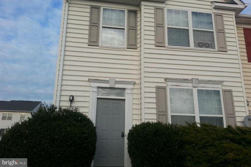 APPROVED SHORT SALE! 1-bank--3 bedroom (Possible 4th in basement) 3.5 baths- End Unit Town home. 3 finished levels, separate dining room, living room with fireplace, walk in closets, Deck, Investor delight!