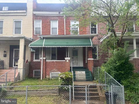 Townhouse For Sale - 122 Hilton Street<br/> BALTIMORE, MD 21229