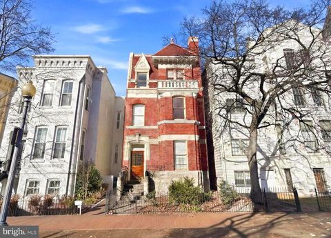 Photo of 326 Independence Avenue SE, WASHINGTON, DC 20003 (MLS # DCDC2260398)