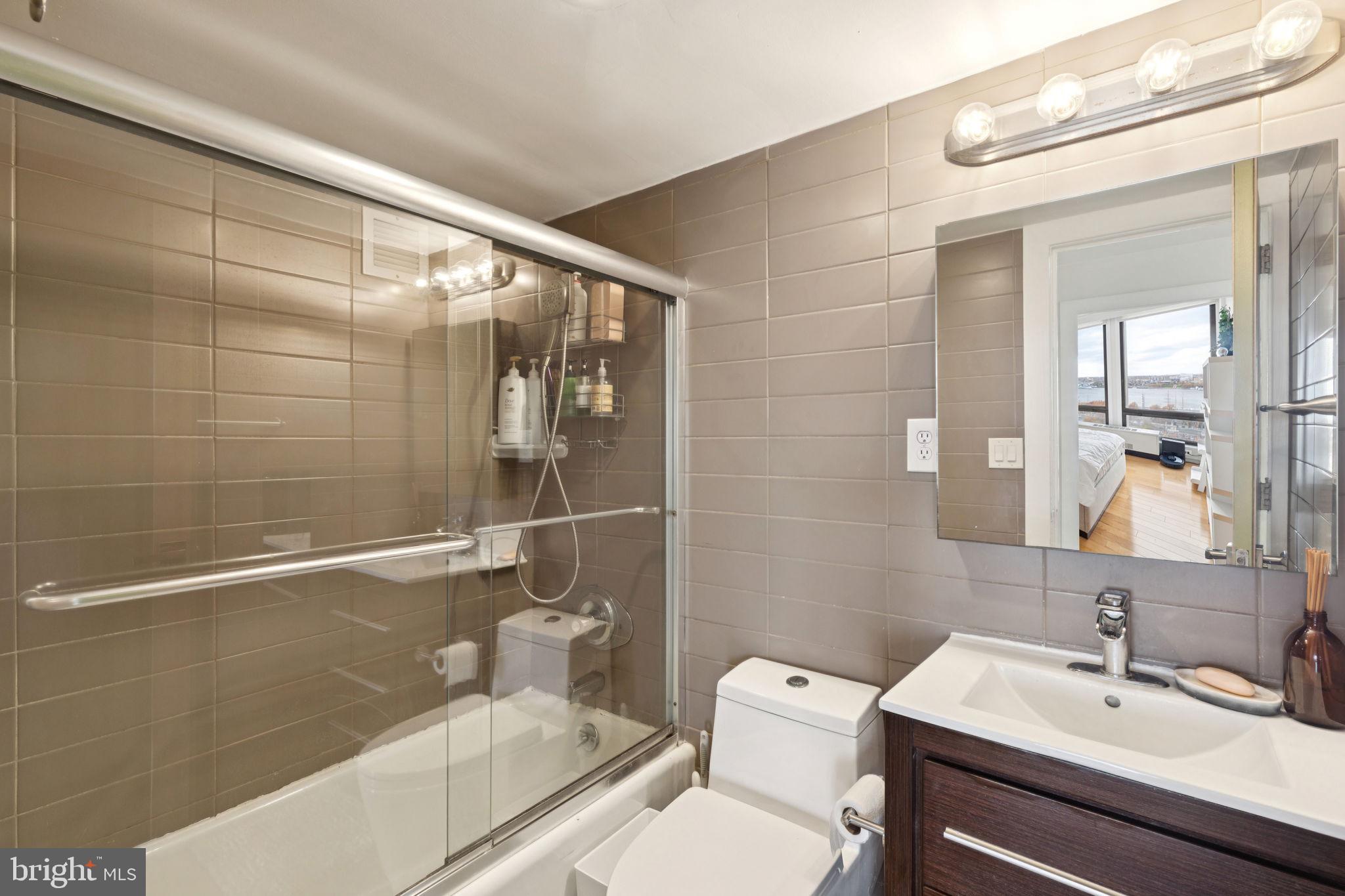 SOCIETY HILL - Residential