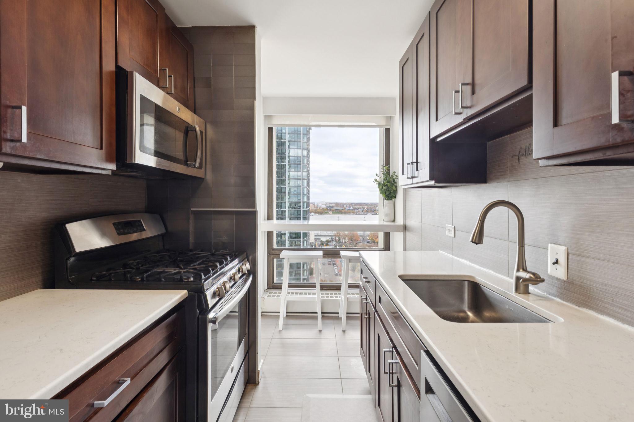 SOCIETY HILL - Residential