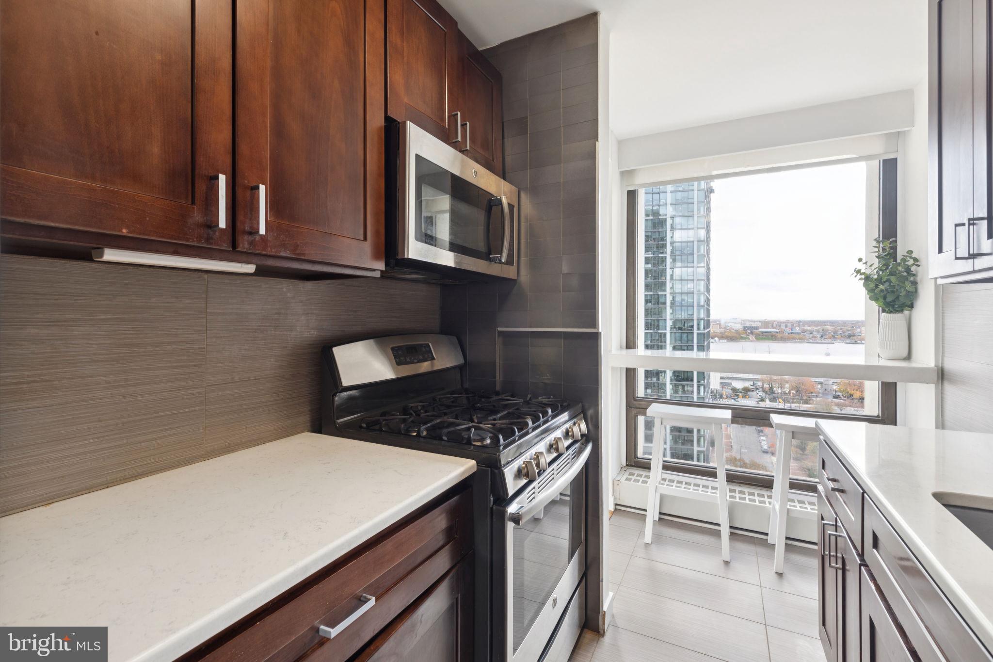 SOCIETY HILL - Residential