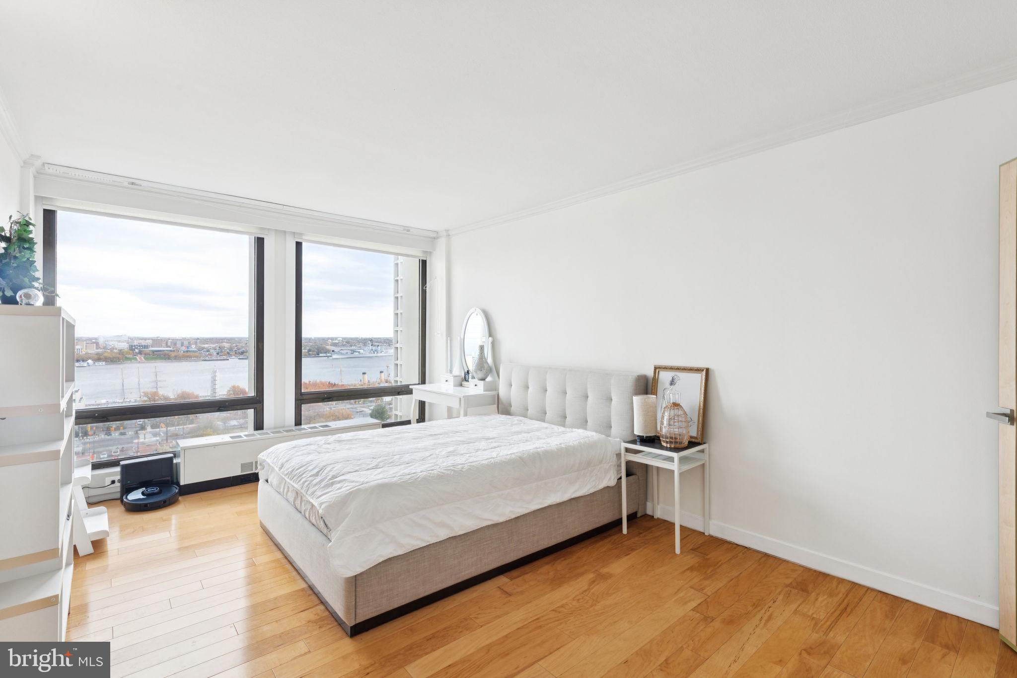 SOCIETY HILL - Residential