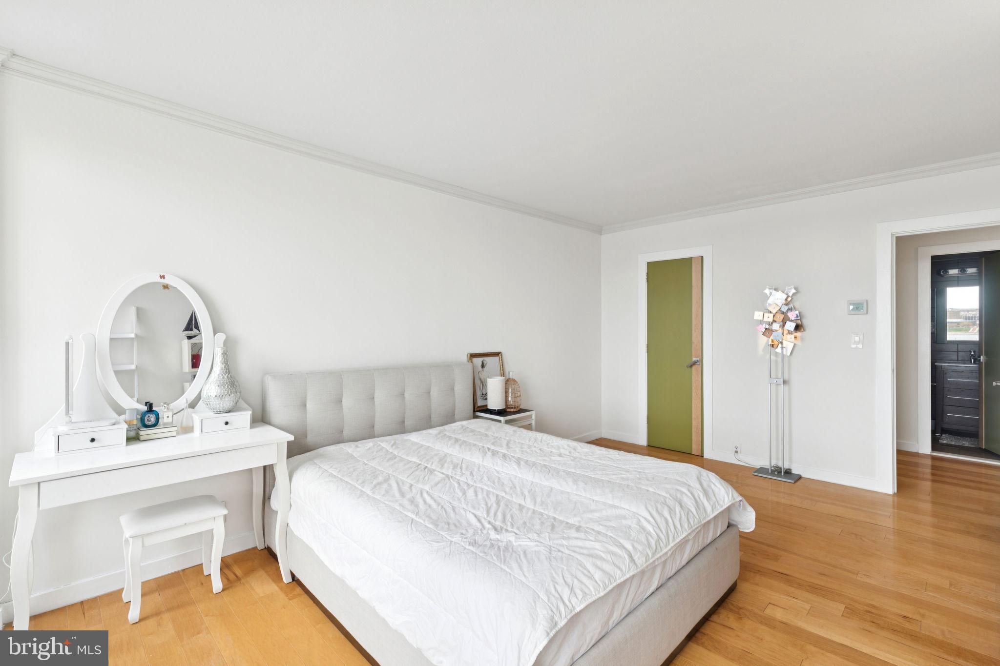 SOCIETY HILL - Residential