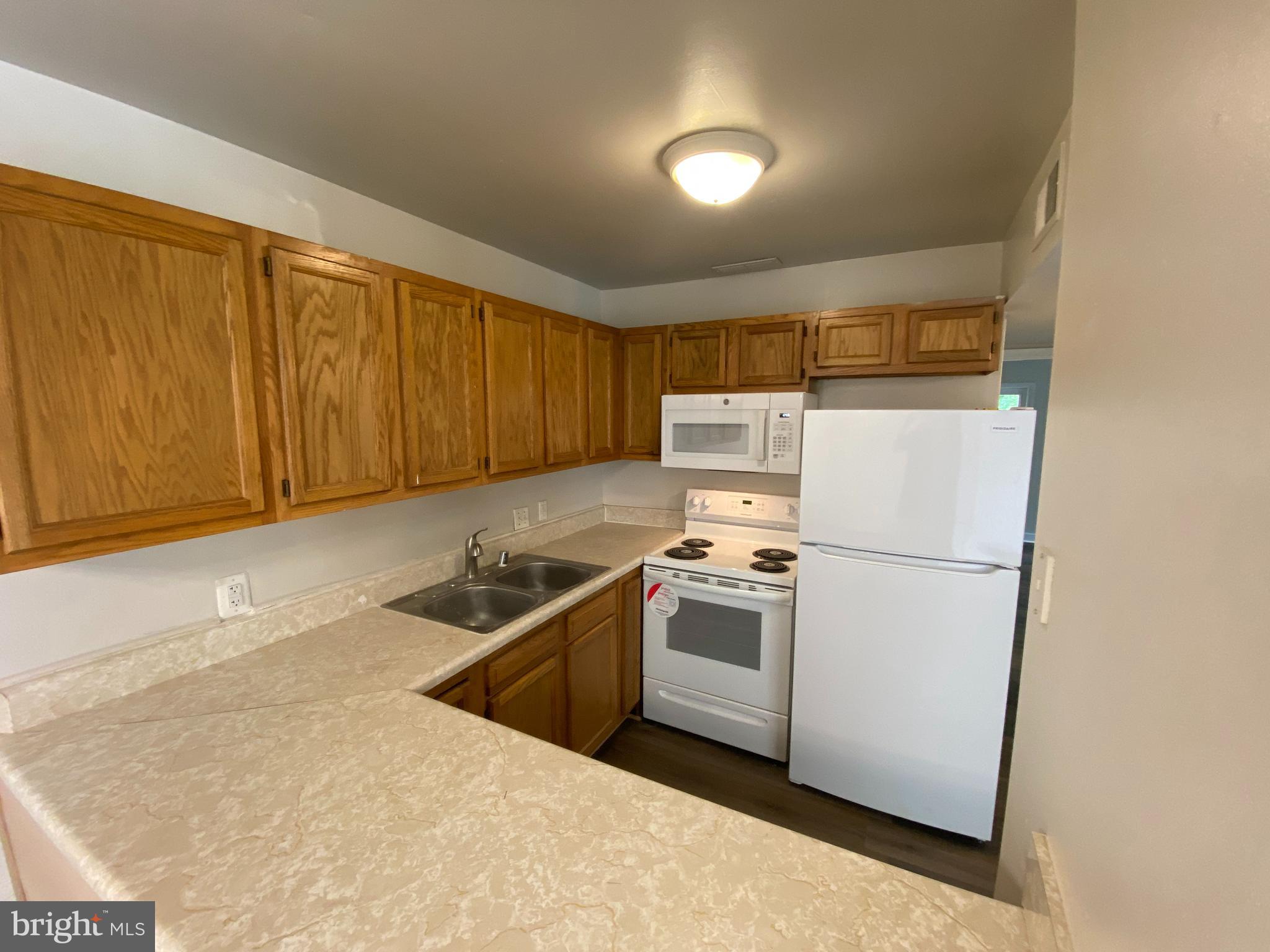 BERRY STREET CONDOMINIUMS - Residential Lease