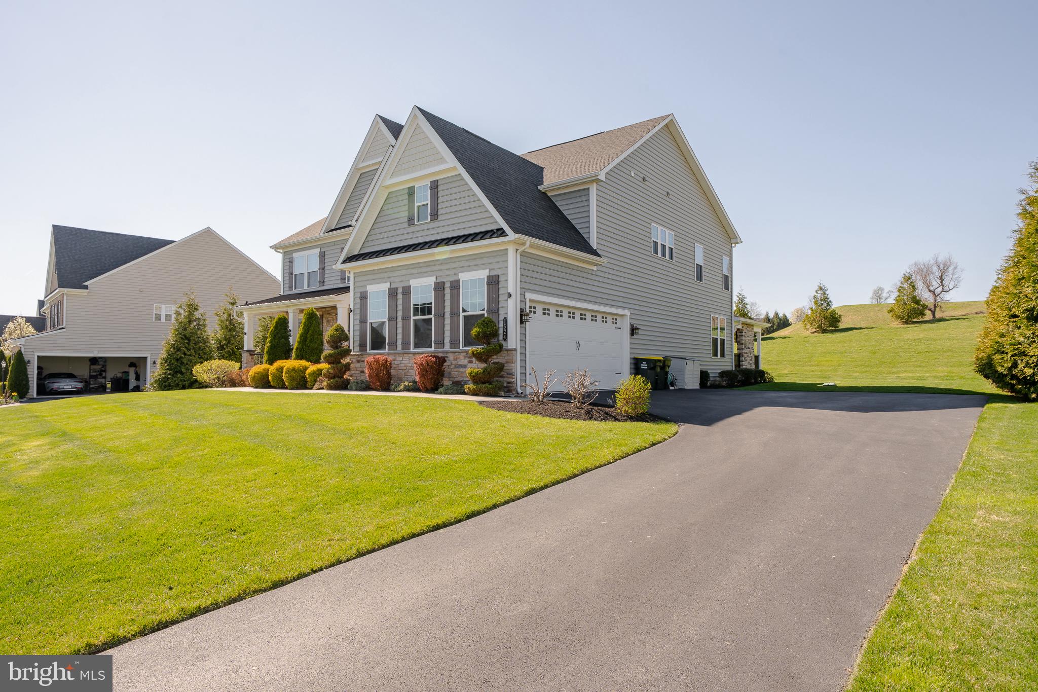 1524 SILVERBARK LANE