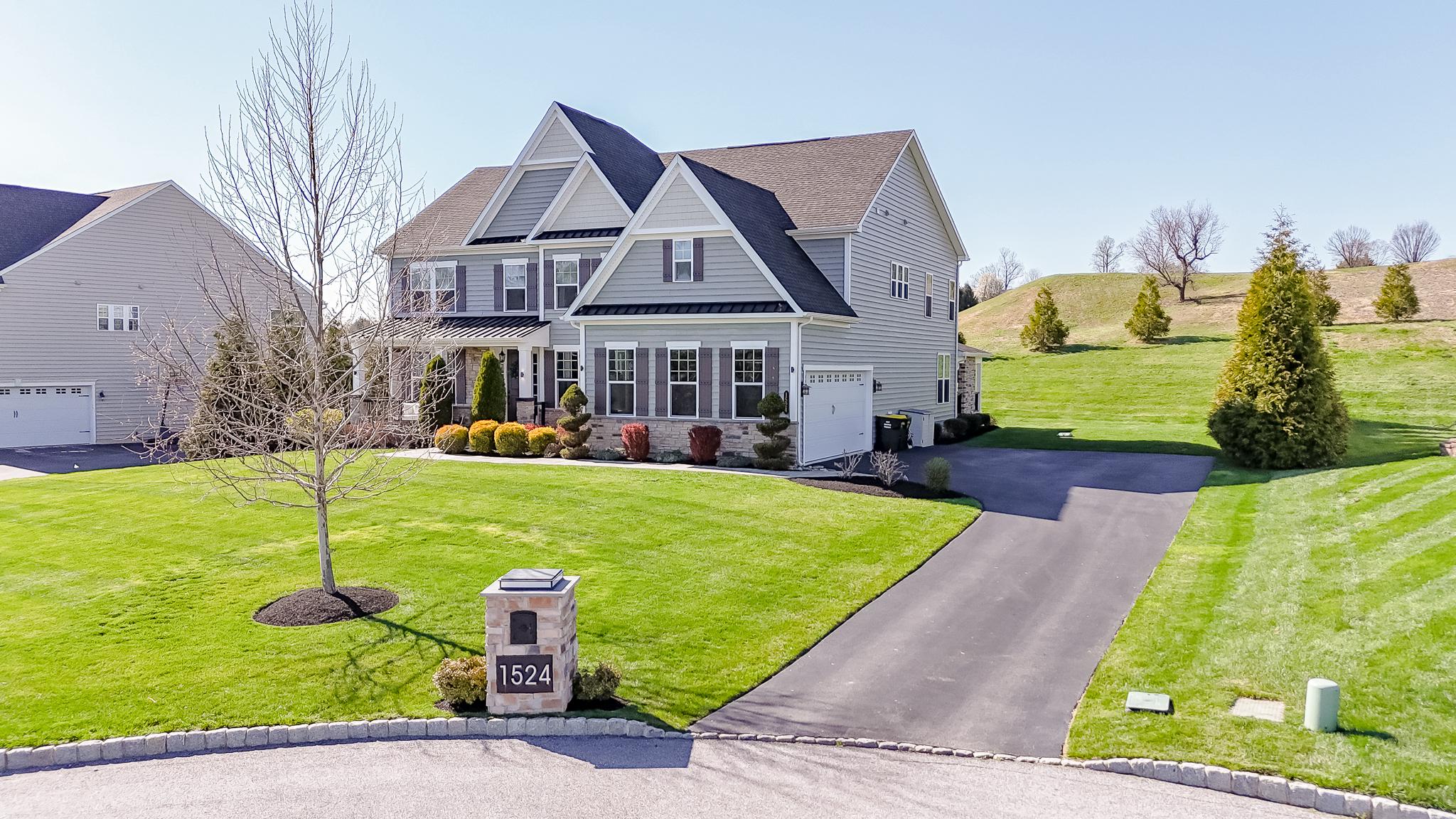 1524 SILVERBARK LANE