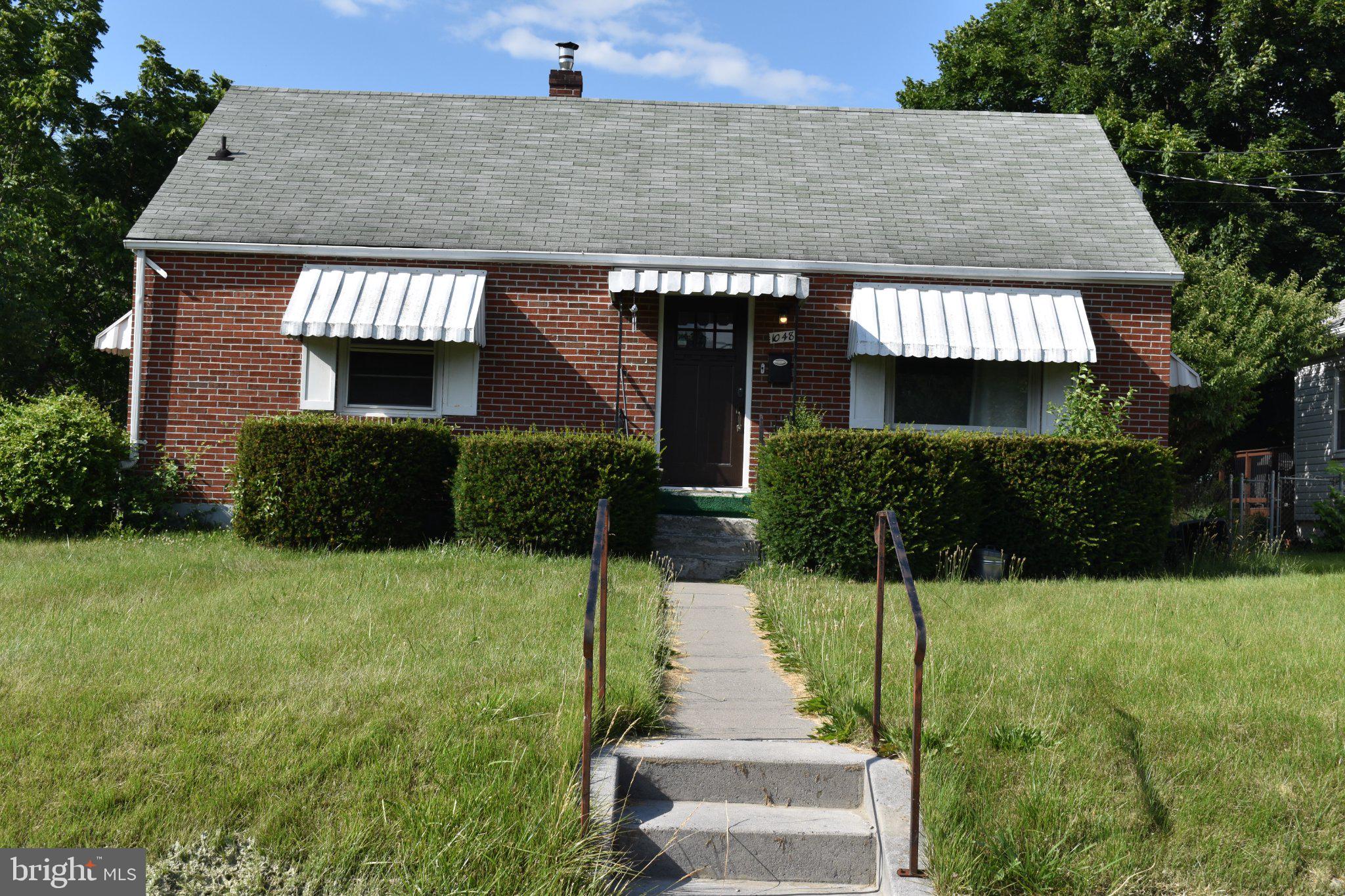 1048 WOODLAND AVENUE