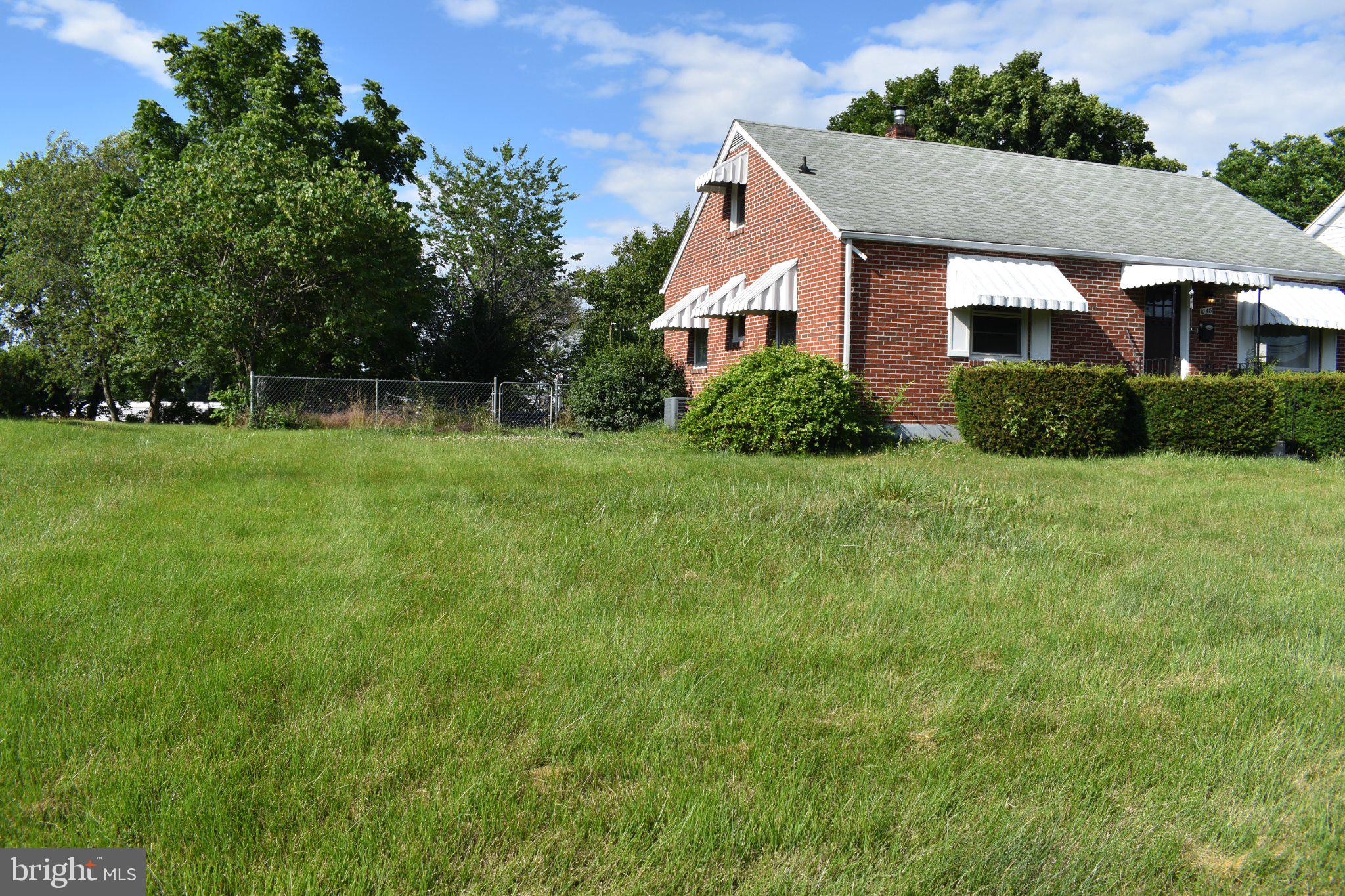 1048 WOODLAND AVENUE