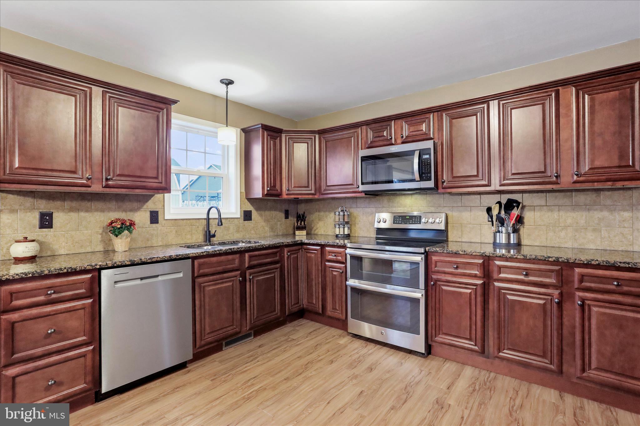 ROLLING HILLS ESTATES - Residential