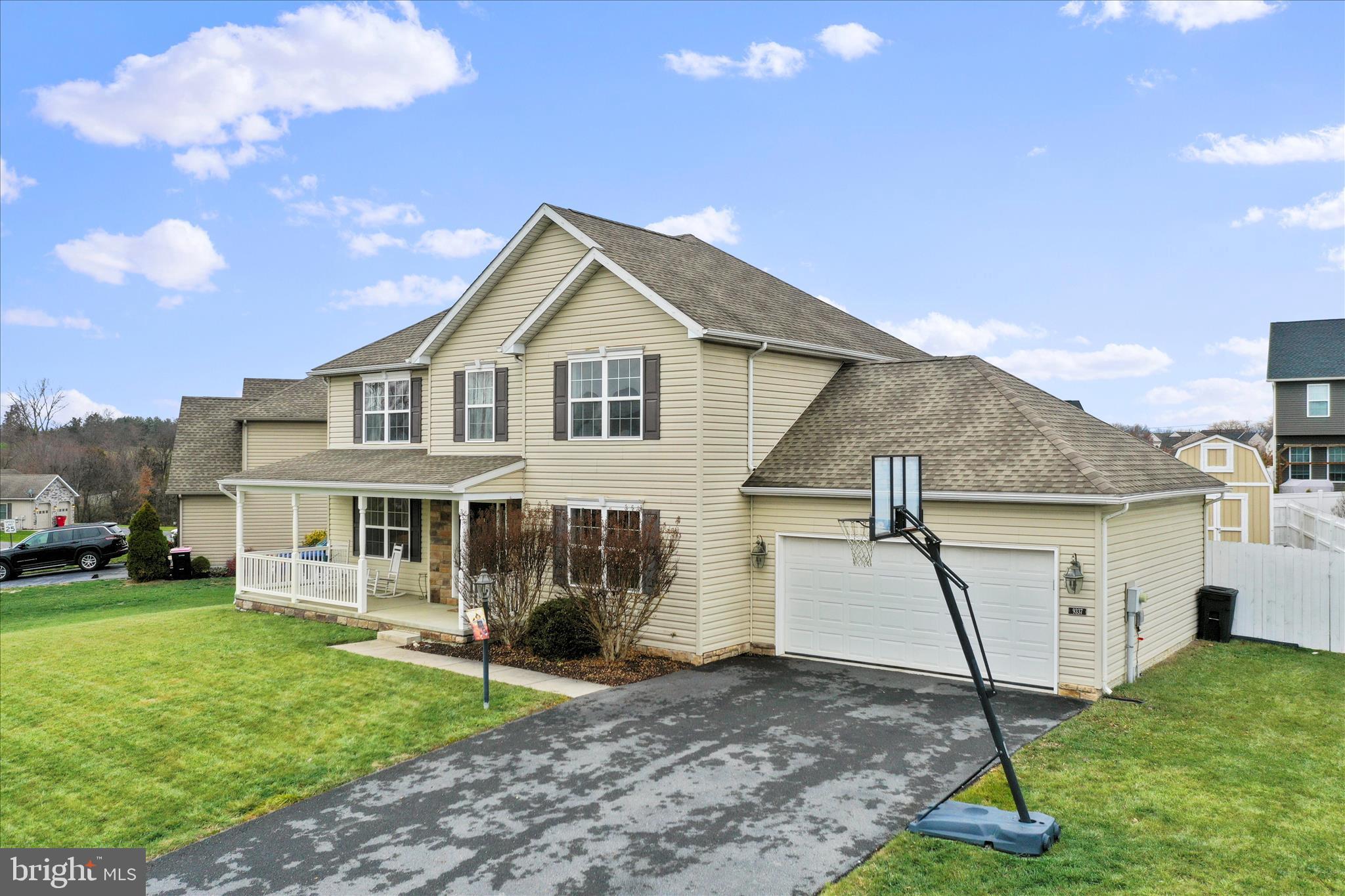 ROLLING HILLS ESTATES - Residential