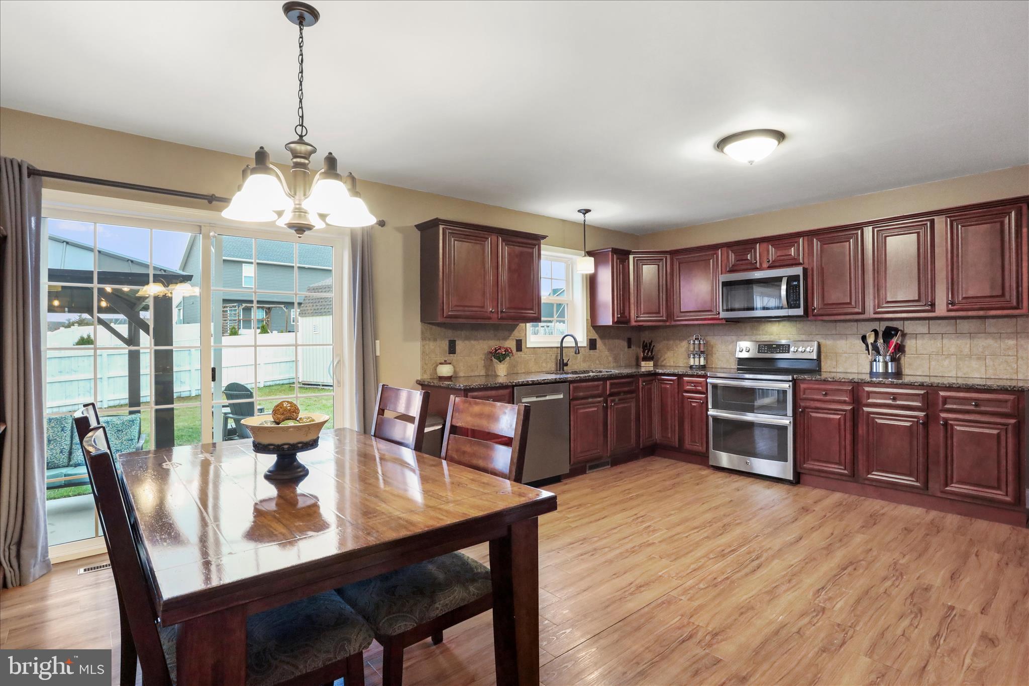 ROLLING HILLS ESTATES - Residential