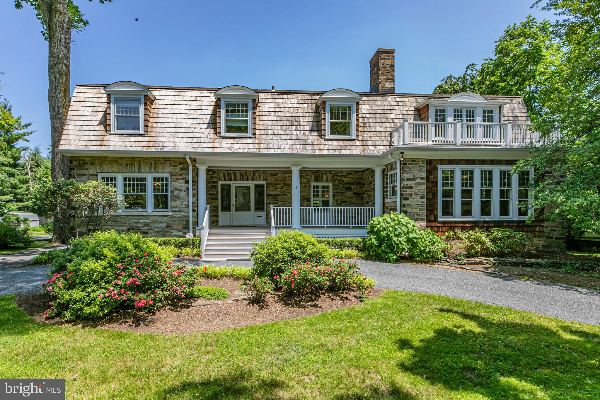 3 EVELYN PLACE
