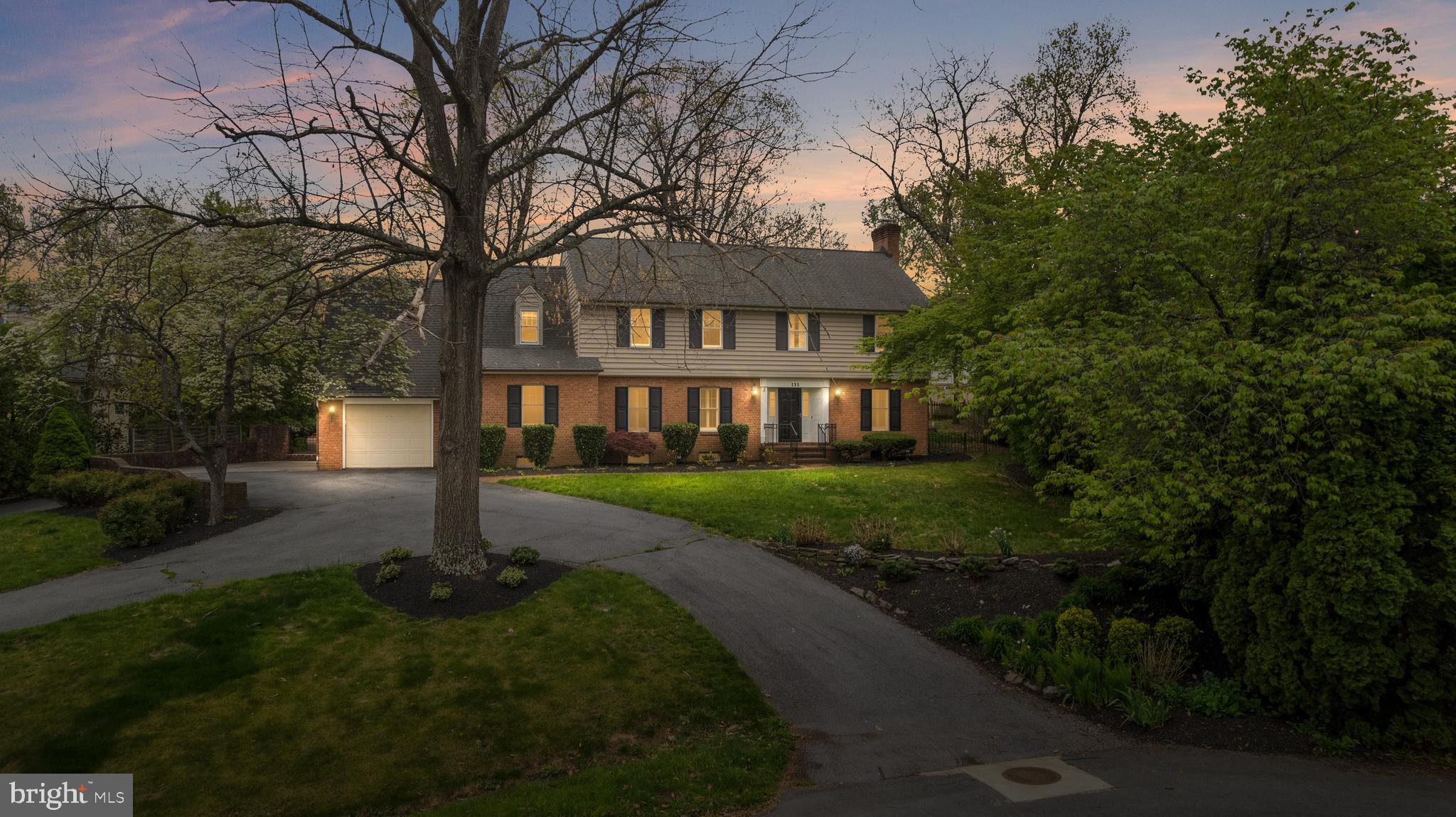 135 OAK RIDGE LANE
