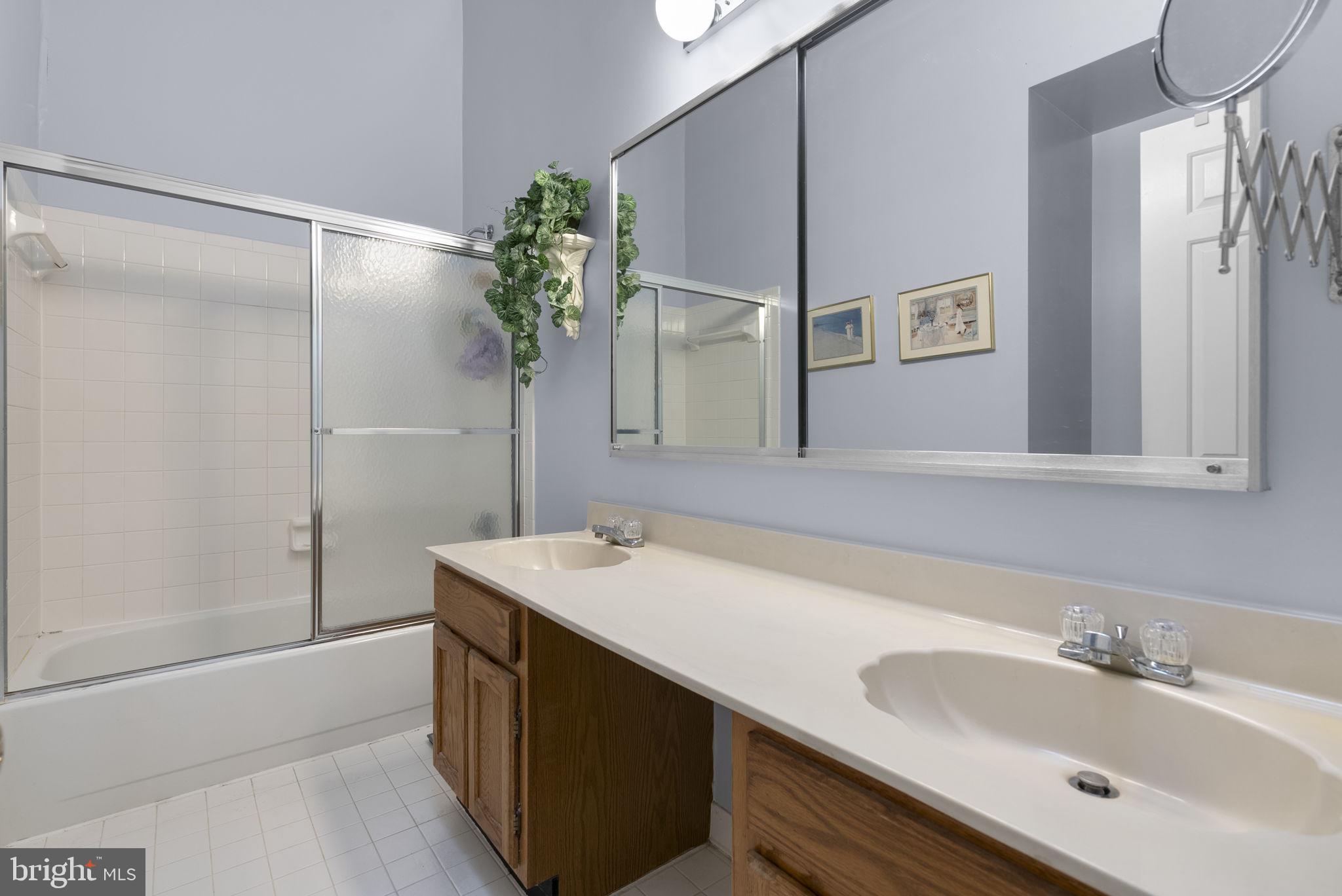 WOODLAND HILLS - Residential