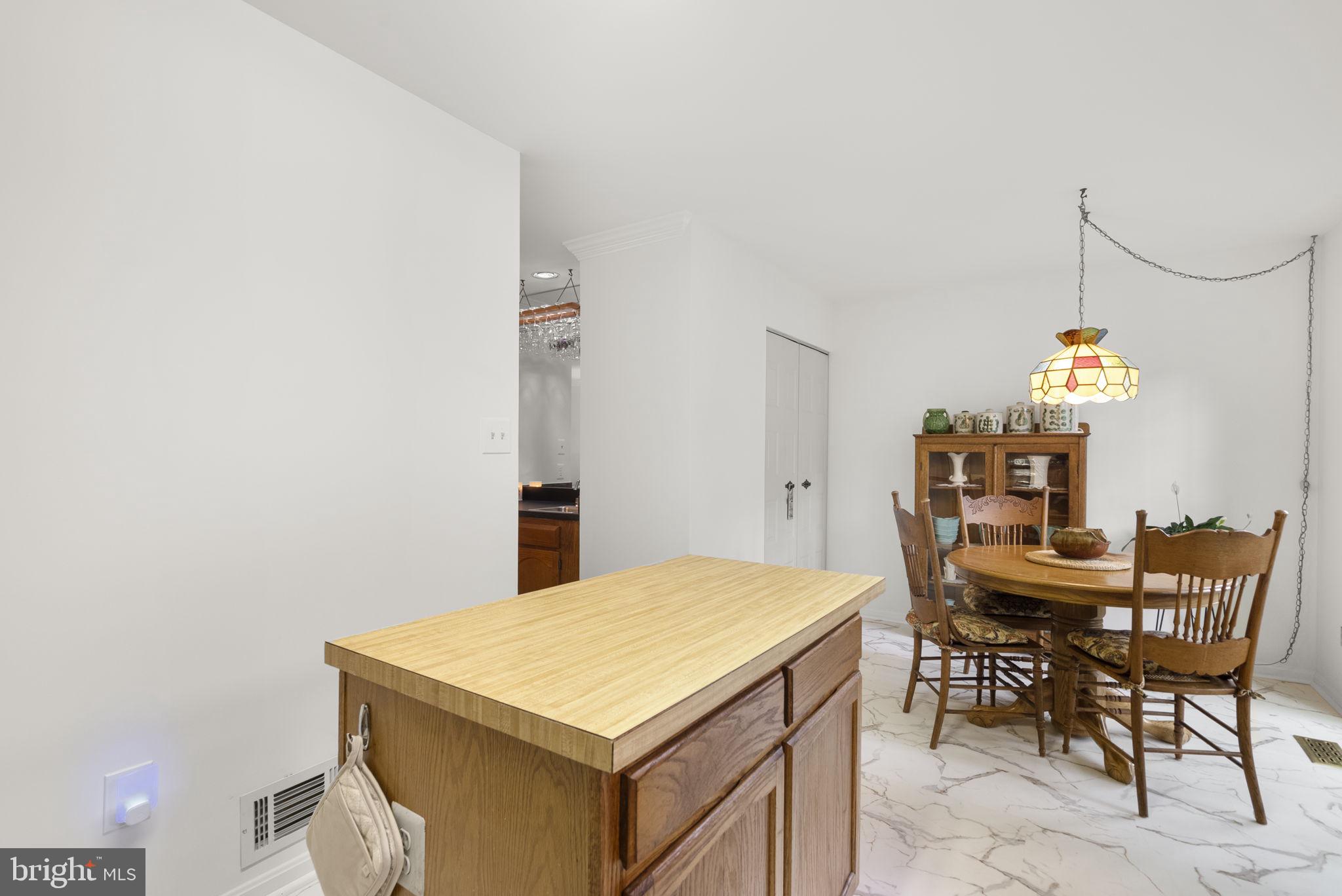 WOODLAND HILLS - Residential