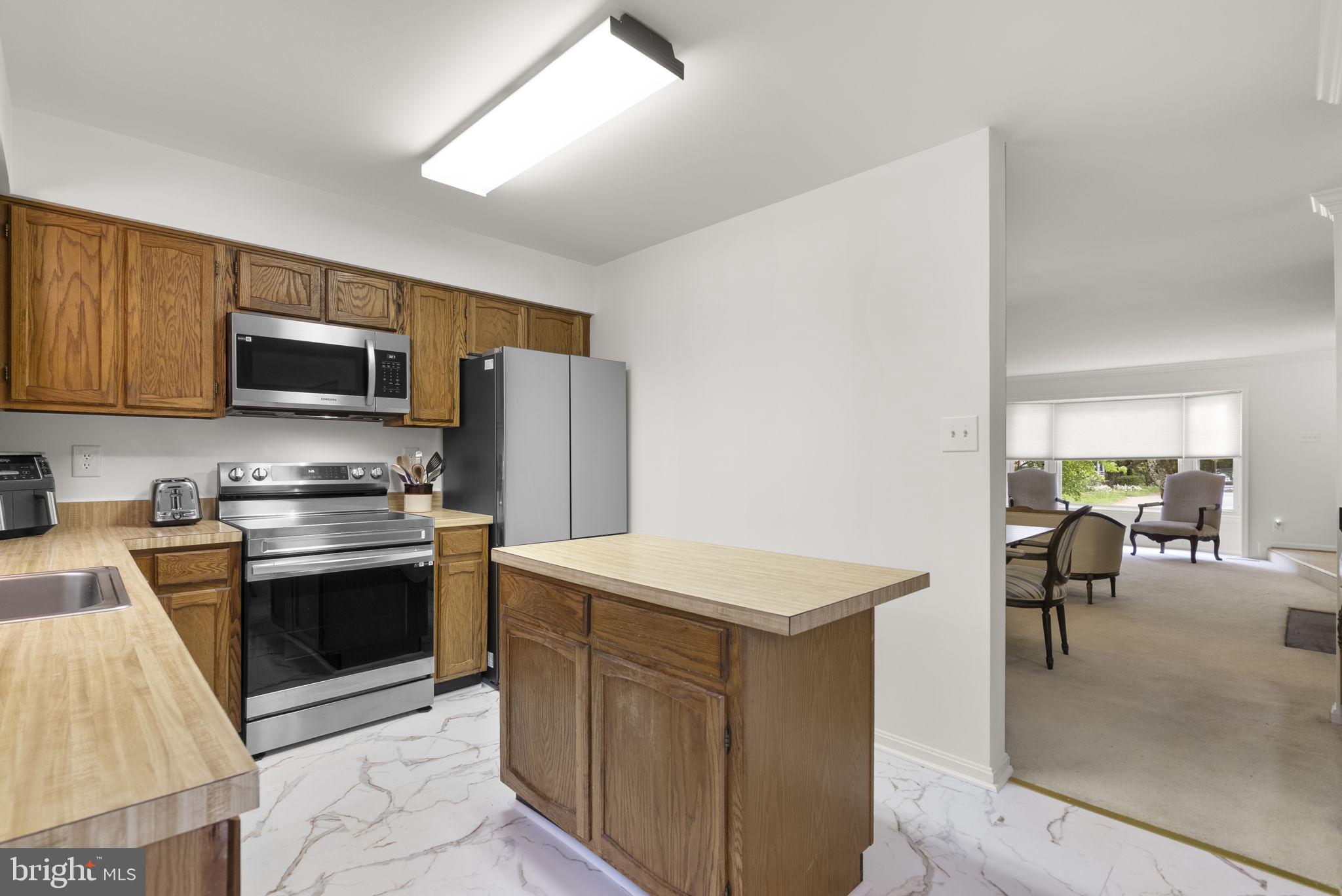WOODLAND HILLS - Residential