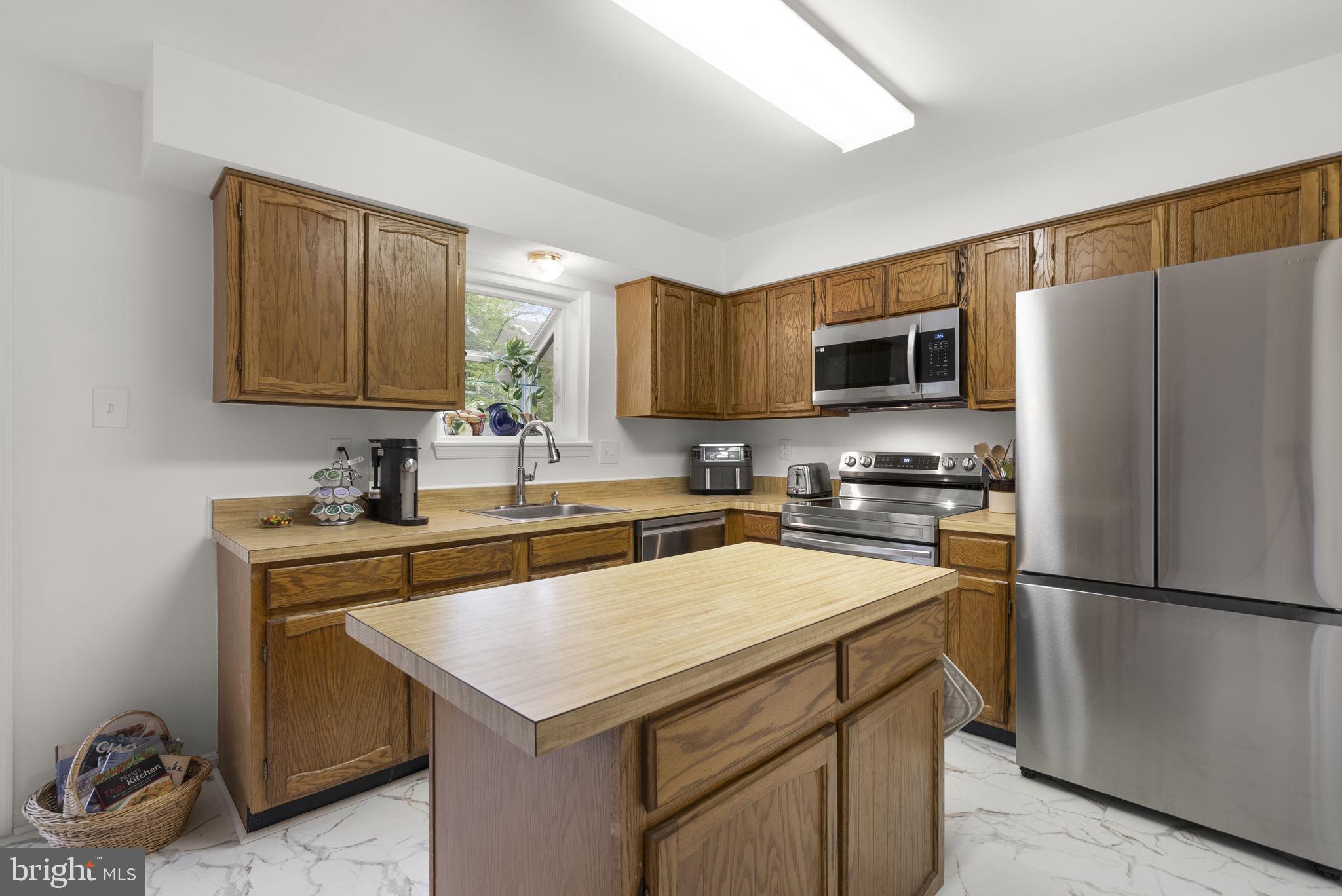 WOODLAND HILLS - Residential