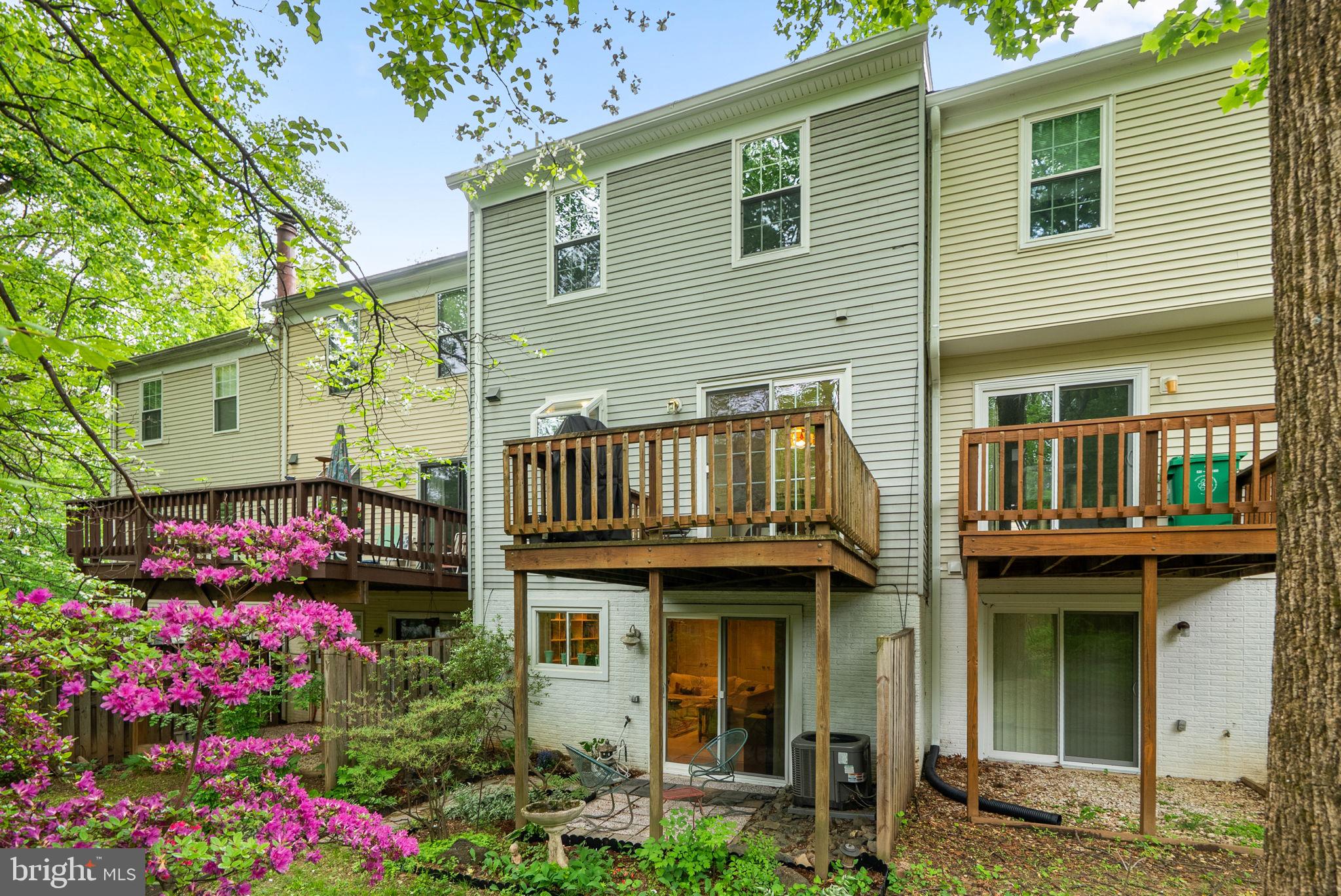 WOODLAND HILLS - Residential