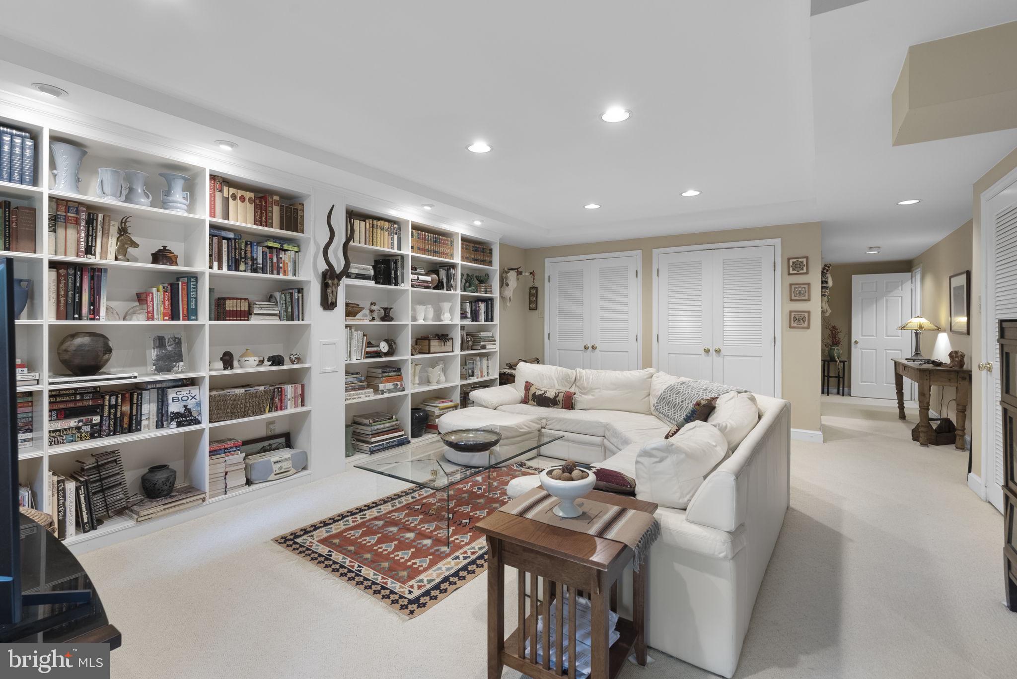 WOODLAND HILLS - Residential