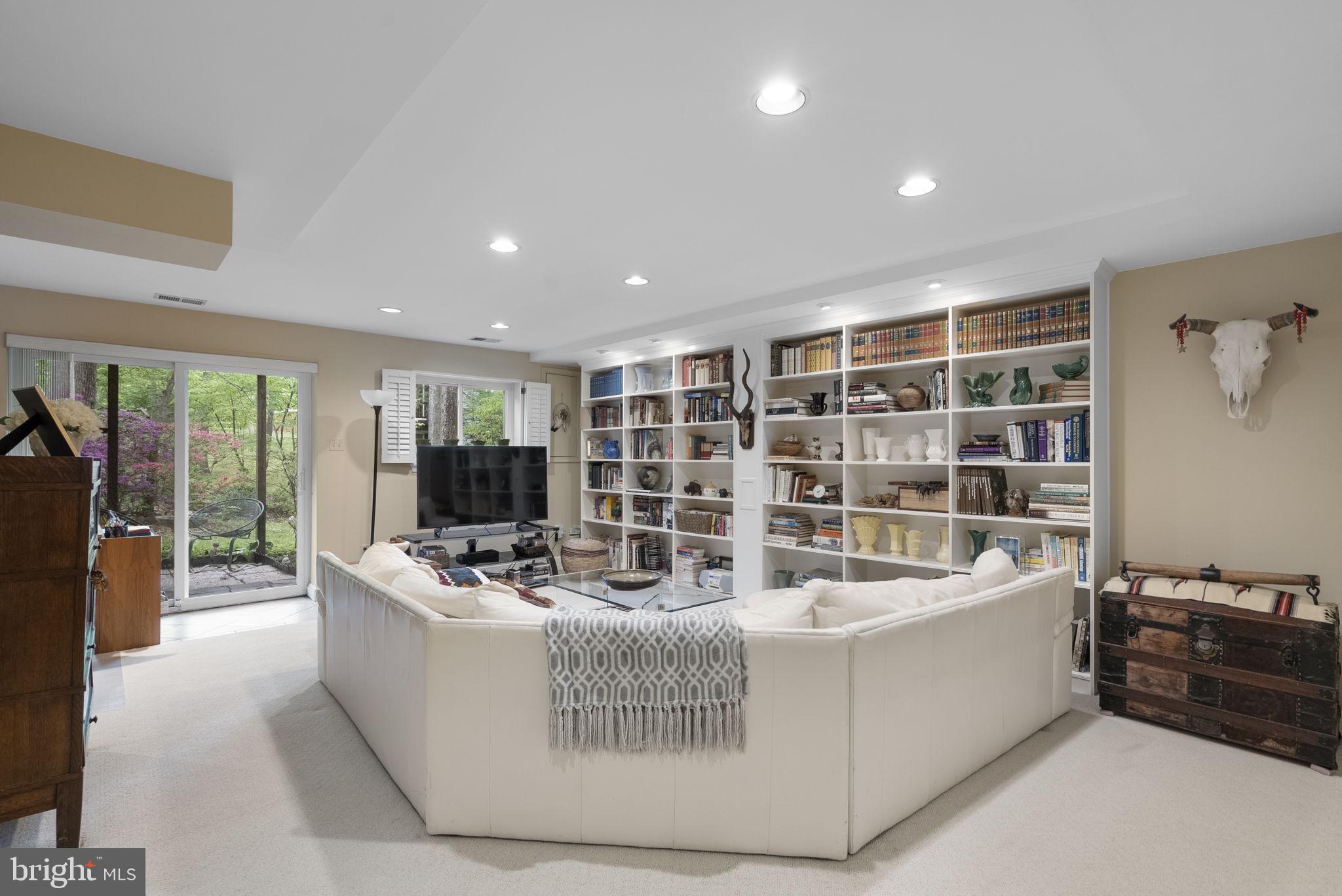 WOODLAND HILLS - Residential