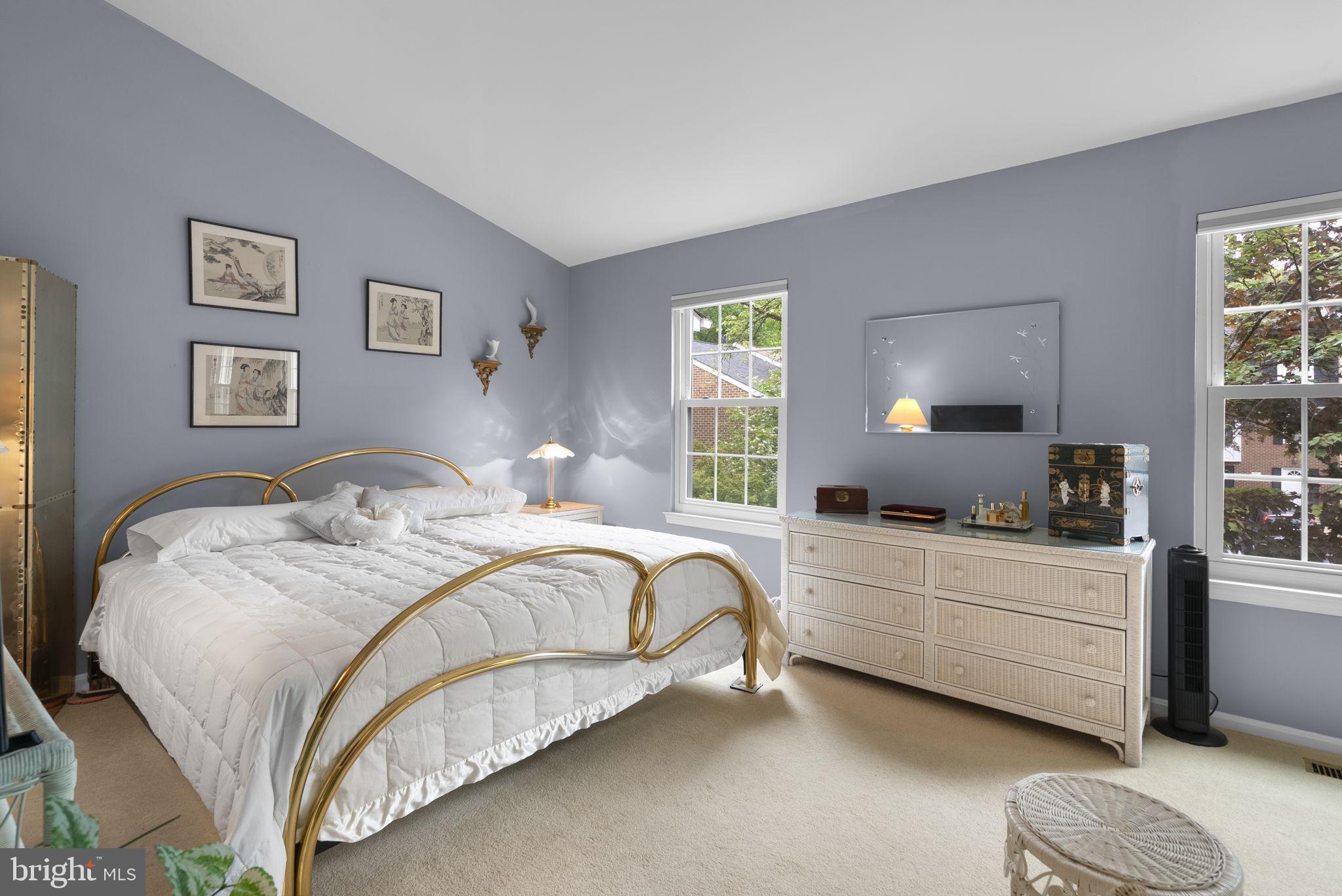 WOODLAND HILLS - Residential