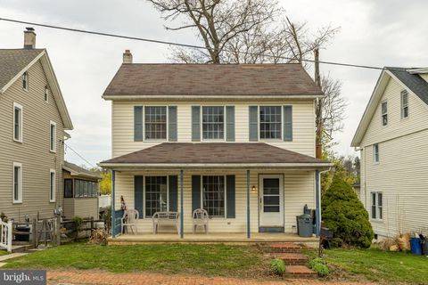 505 W 2ND AVENUE PARKESBURG PA 19365