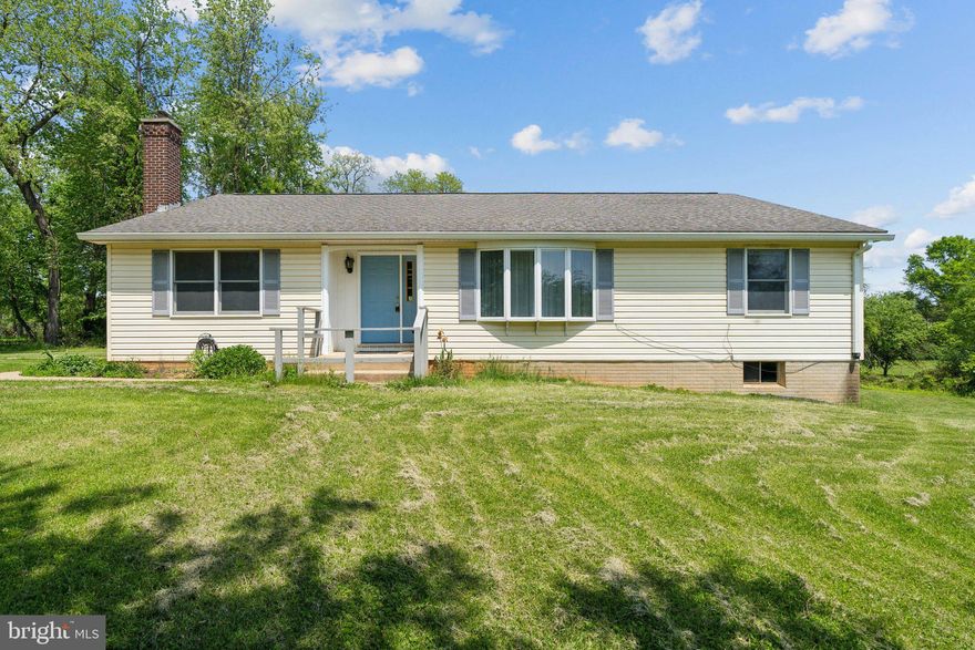 Discover the ease of one-level living in this cozy home surrounded by beautiful, mature trees. Enjoy peaceful afternoons under the apple tree at your very own picnic table. Inside, you'll find a warm and welcoming layout featuring a comfortable family room, a separate dining area, and a walk-in tub for added convenience. 

Move In Fee $150