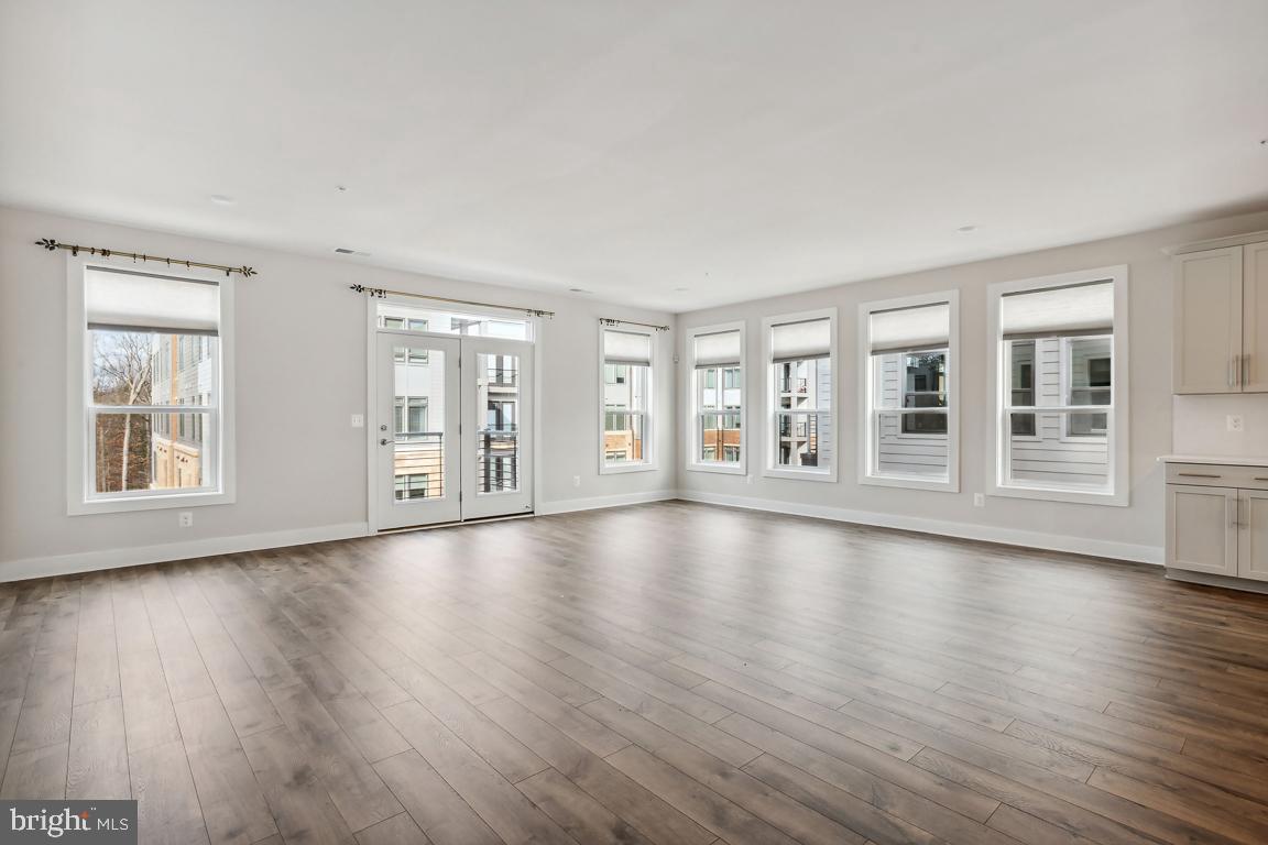 TALL OAKS - Residential