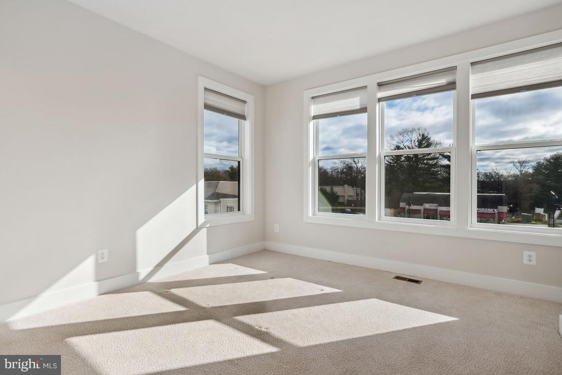 TALL OAKS - Residential