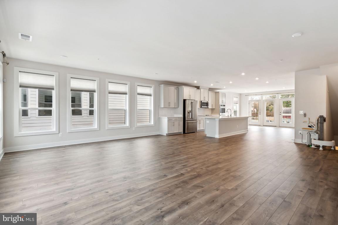 TALL OAKS - Residential